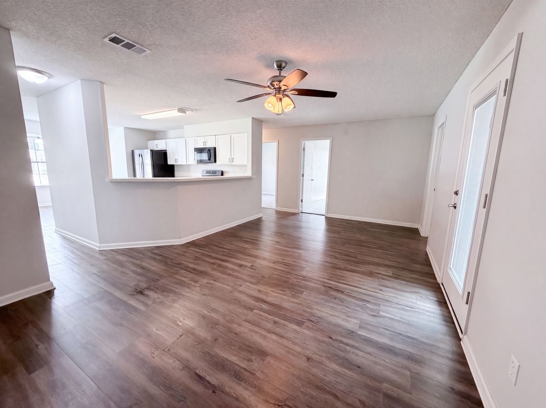 Property photo 3 of 1708 Ashwood Cir