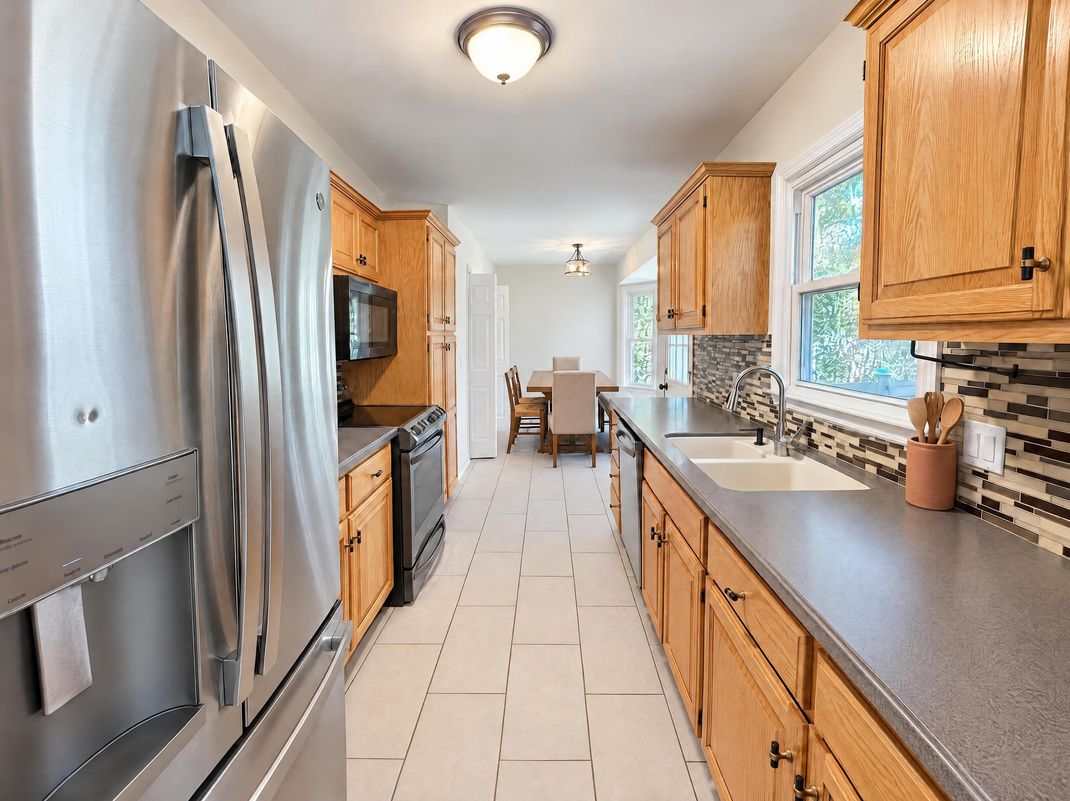 Property photo 3 of 702 Lone Oak Dr