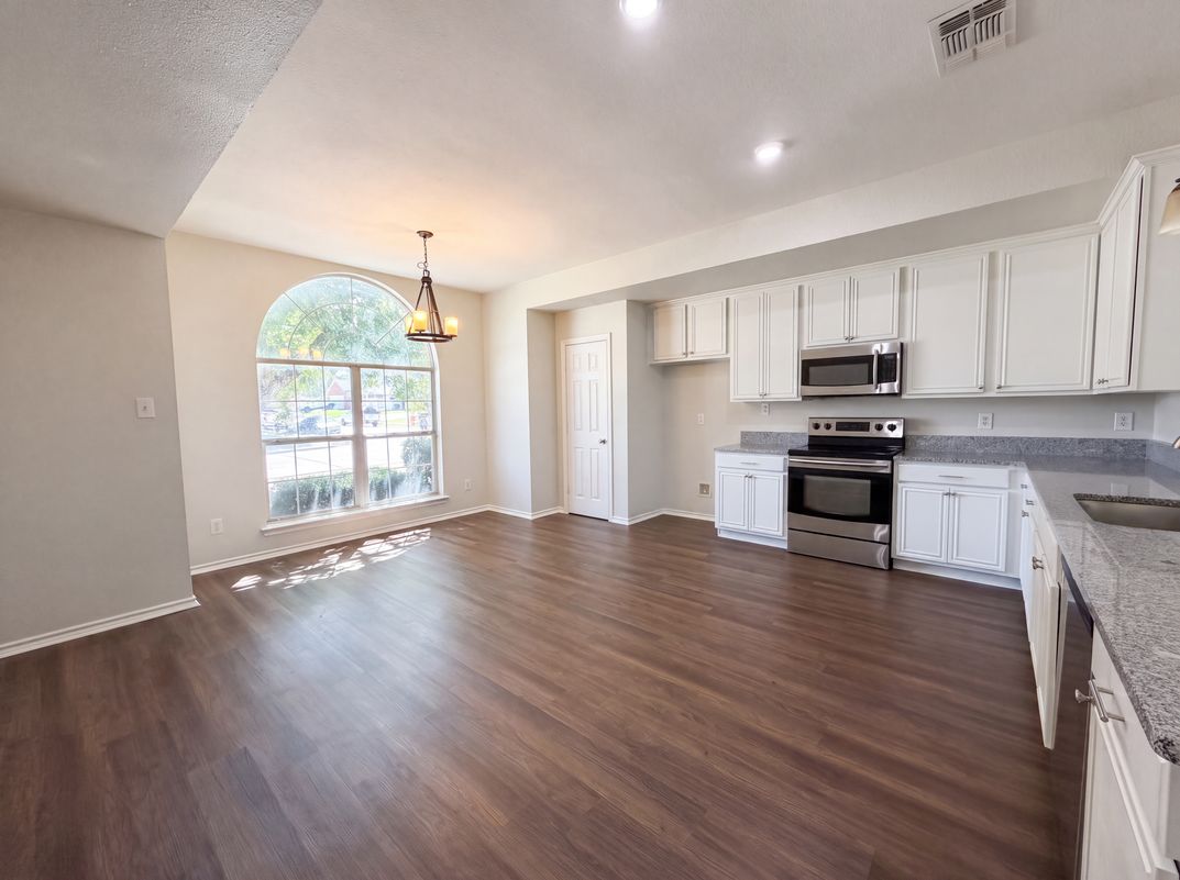 Property photo 3 of 825 Adams Dr