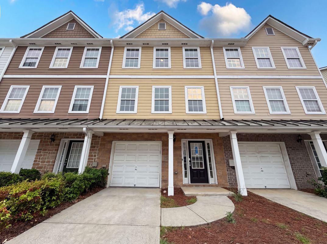 Property photo 1 of 6369 Redan Sq