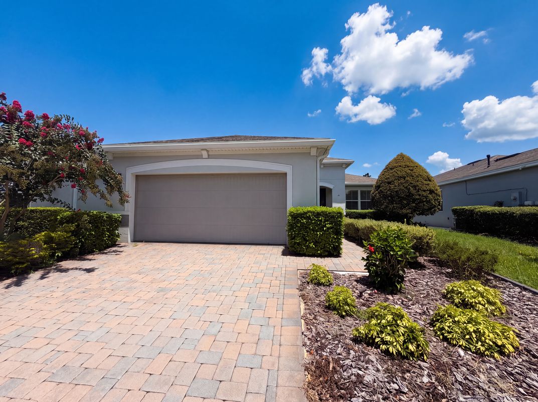 Property photo 1 of 1011 Victoria Hills Dr S
