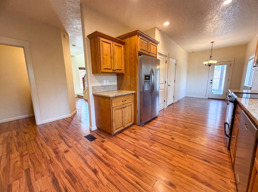 Property photo 2 of 2817 SE Condor Ave