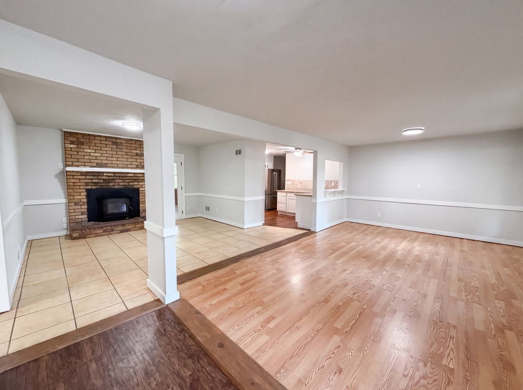 Property photo 3 of 1653 E Kellogg Cir
