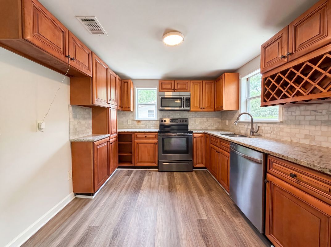 Property photo 2 of 7008 Thurston Rd