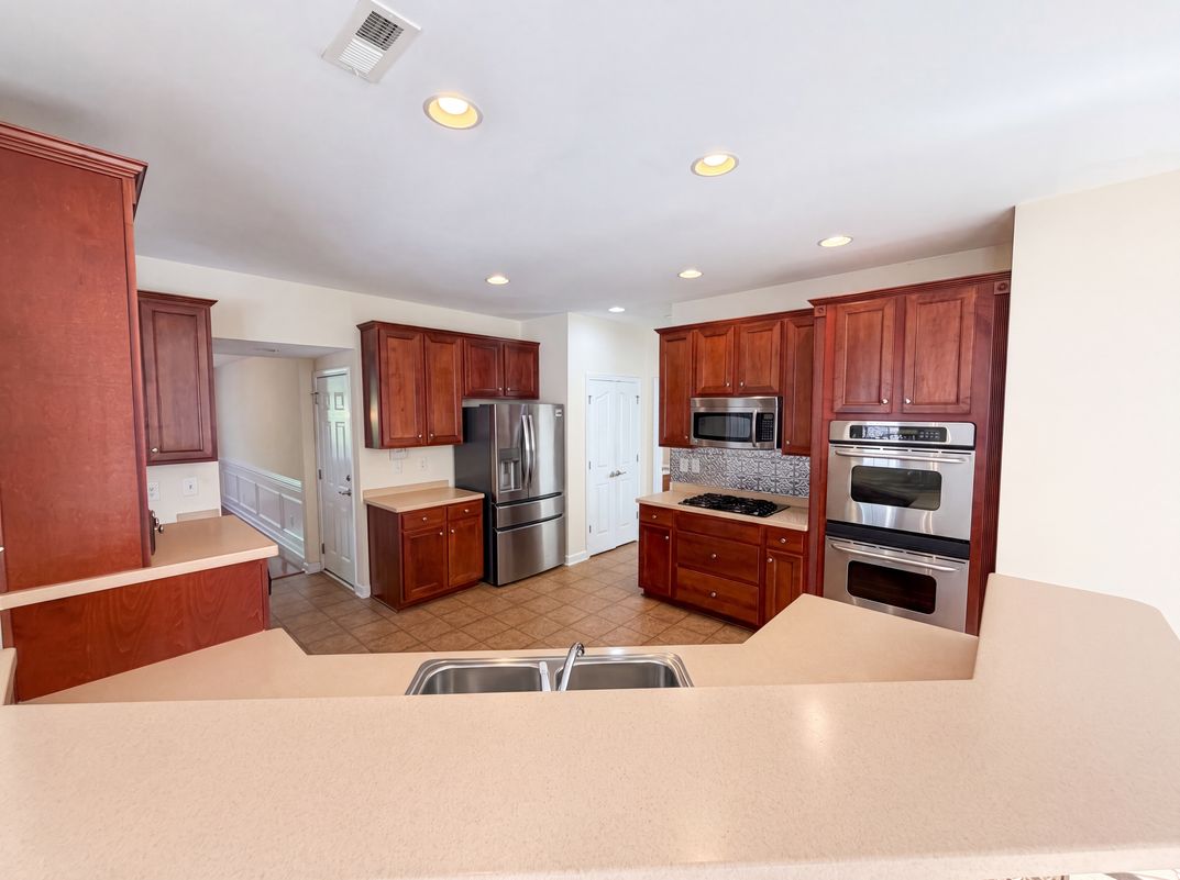 Property photo 2 of 1139 Donelea Ln NW