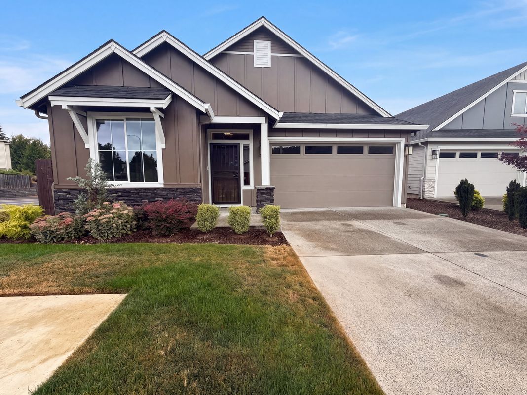 Property photo 1 of 614 SW 49th Dr
