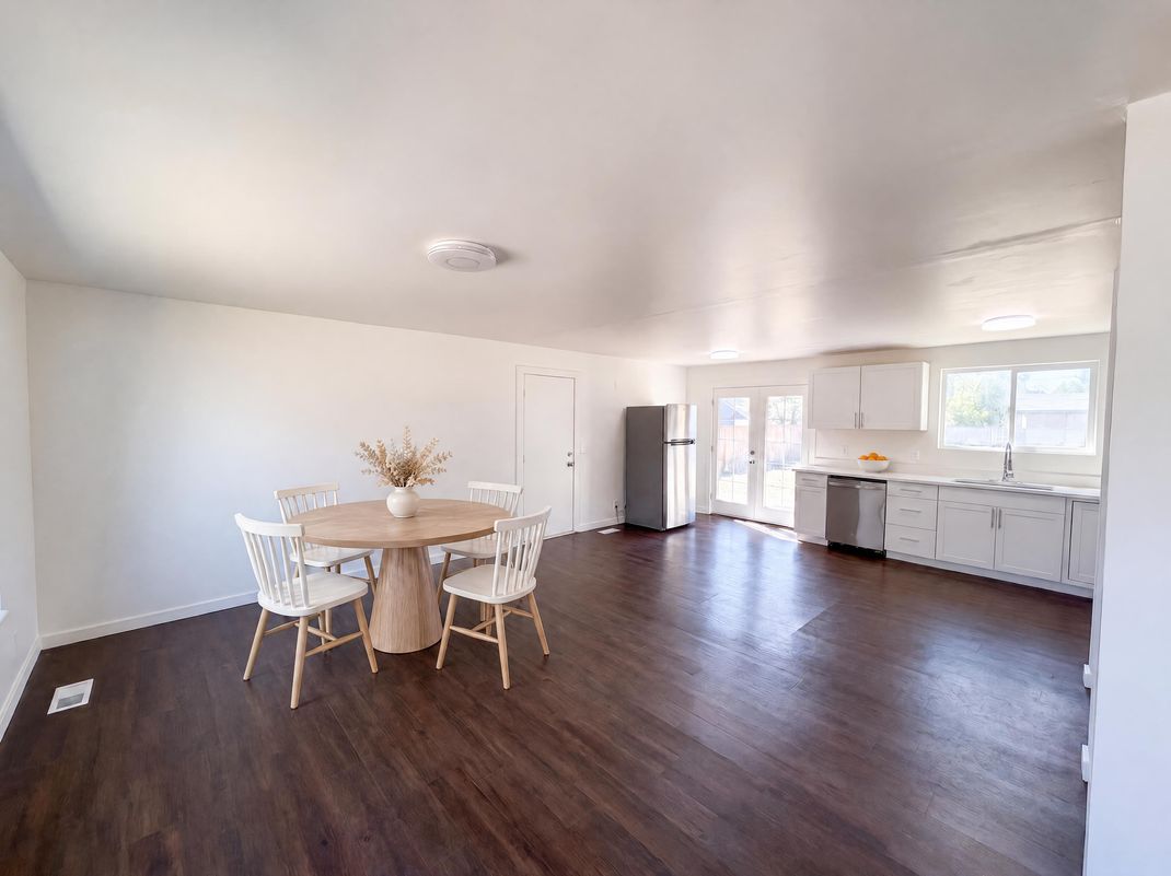 Property photo 2 of 4259 W Stane Ave