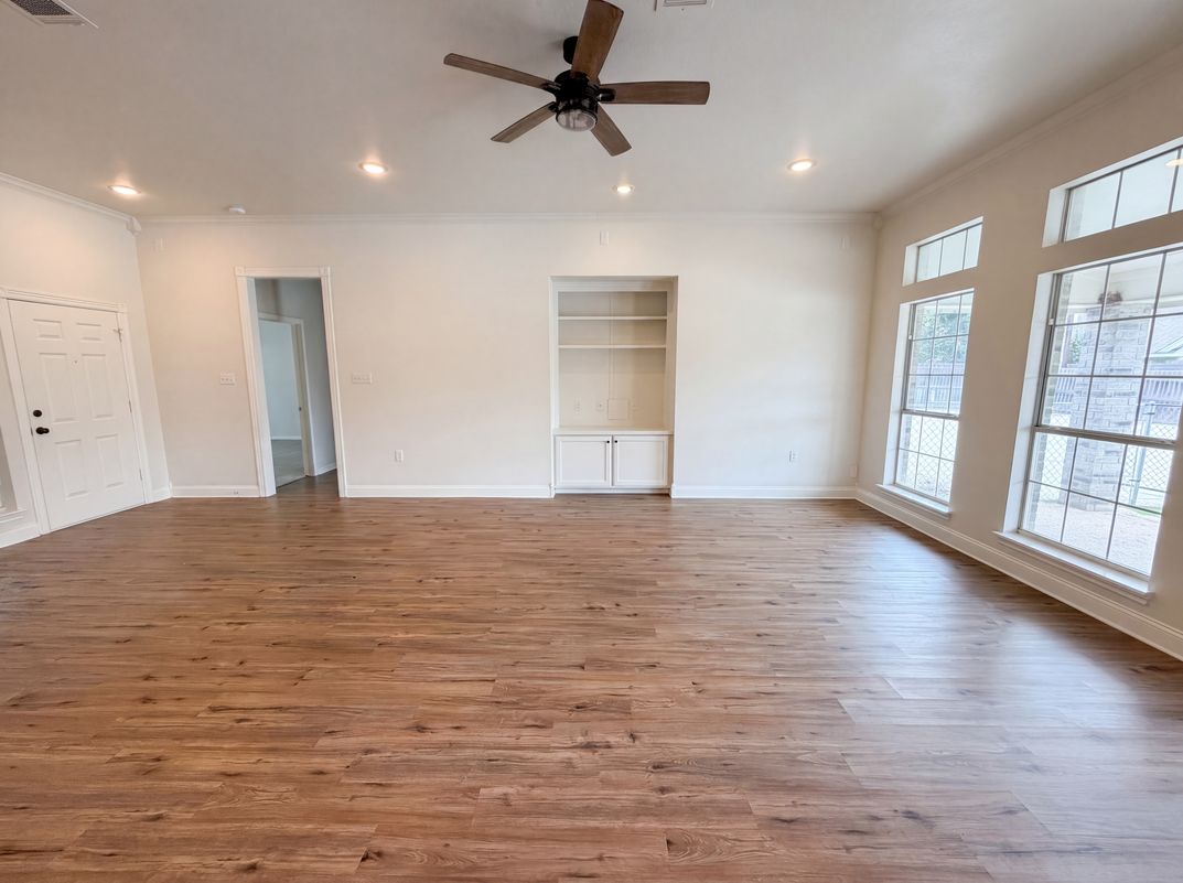 Property photo 3 of 1226 Oakmanor Cir