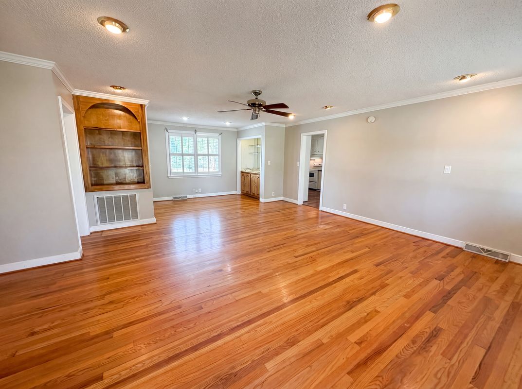 Property photo 3 of 3006 Hilldale Rd