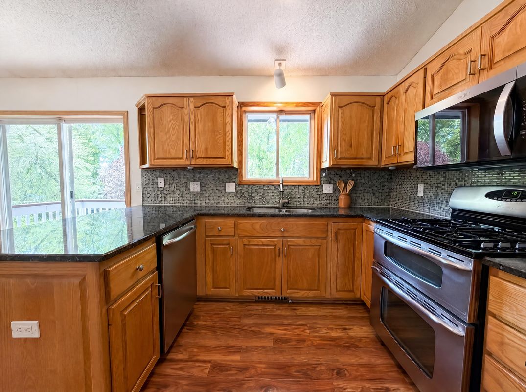 Property photo 2 of 14734 Yosemite Ave S