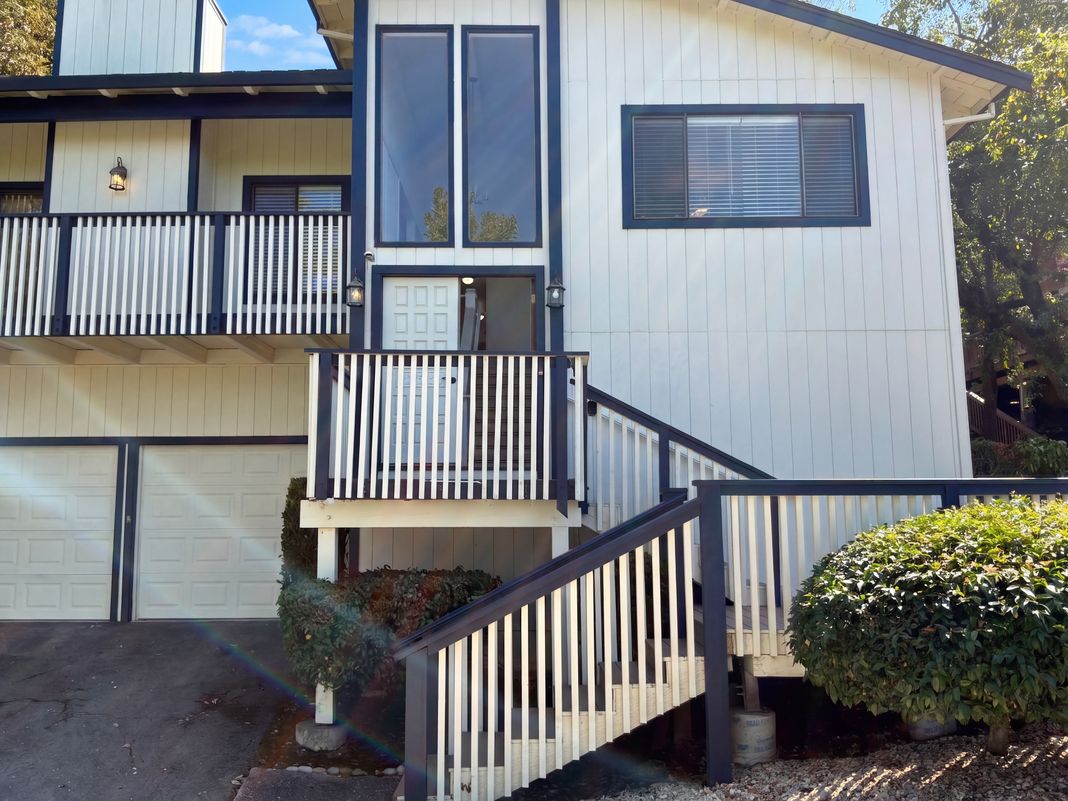Property photo 3 of 2281 Yale St