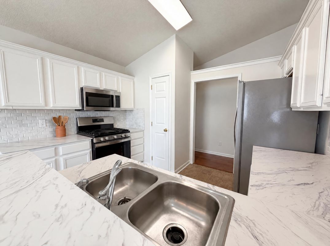 Property photo 2 of 12525 Panthersville Dr