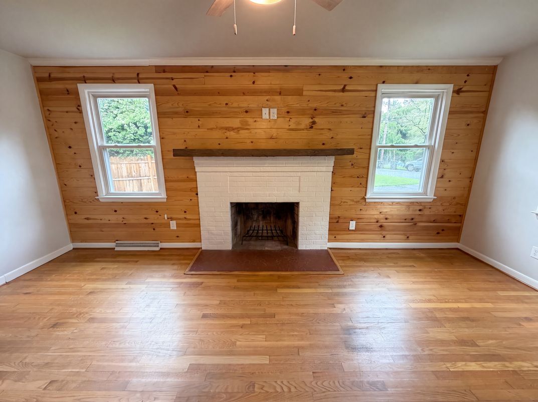 Property photo 3 of 1016 Forestview Dr