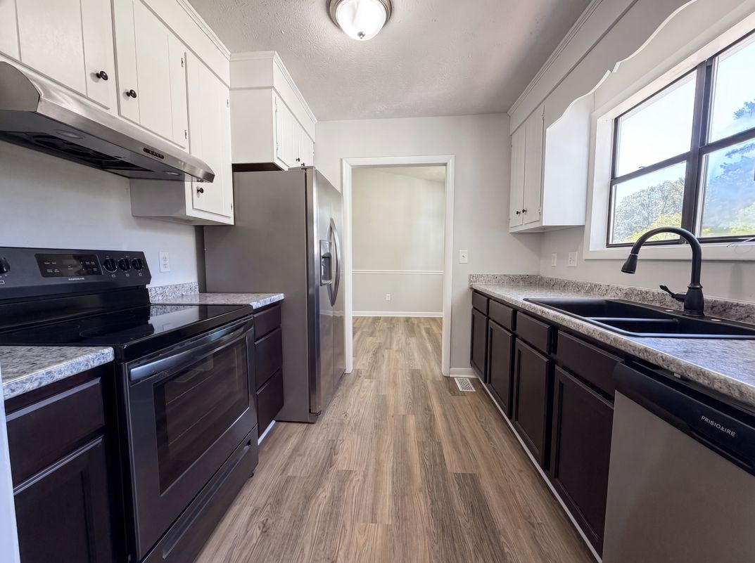 Property photo 2 of 1843 Berriedale Dr