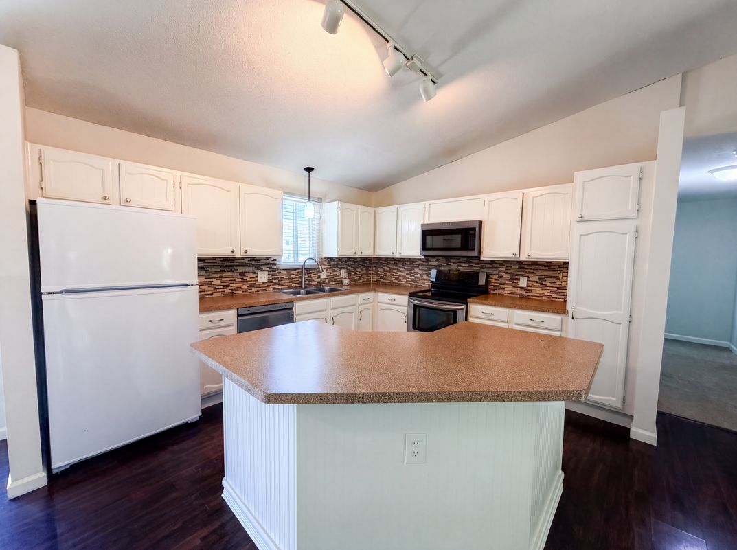 Property photo 2 of 13802 Holyoke Path