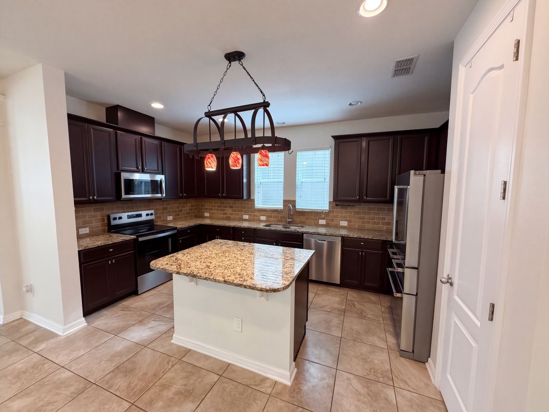 Property photo 2 of 8231 Laureate Blvd