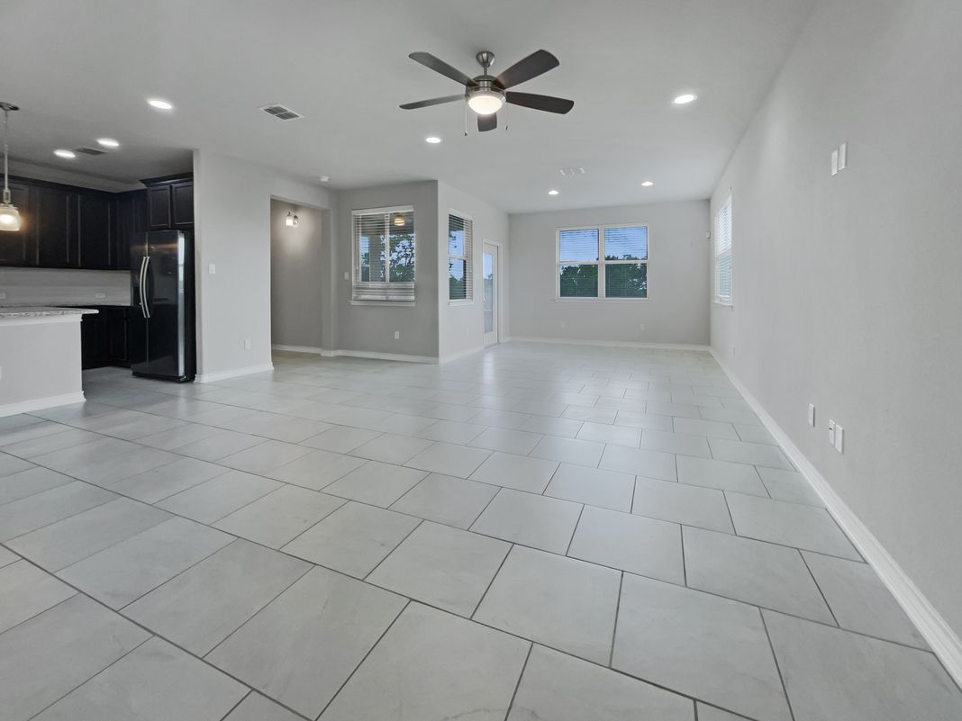 Property photo 3 of 23006 Woodlawn Rdg