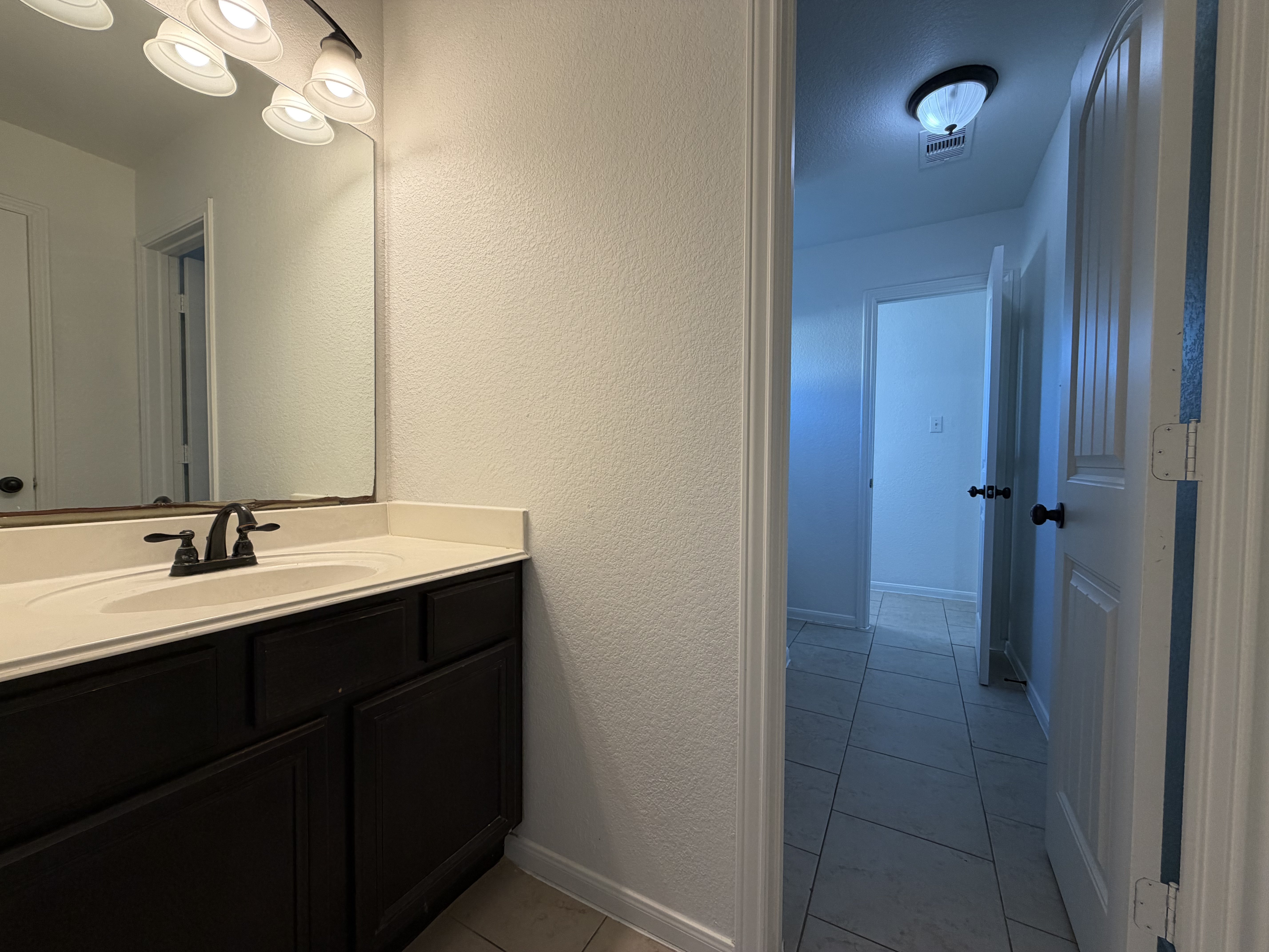 Photo 16 of 24 of 5923 Carnaby Ln, Rosenberg, TX
