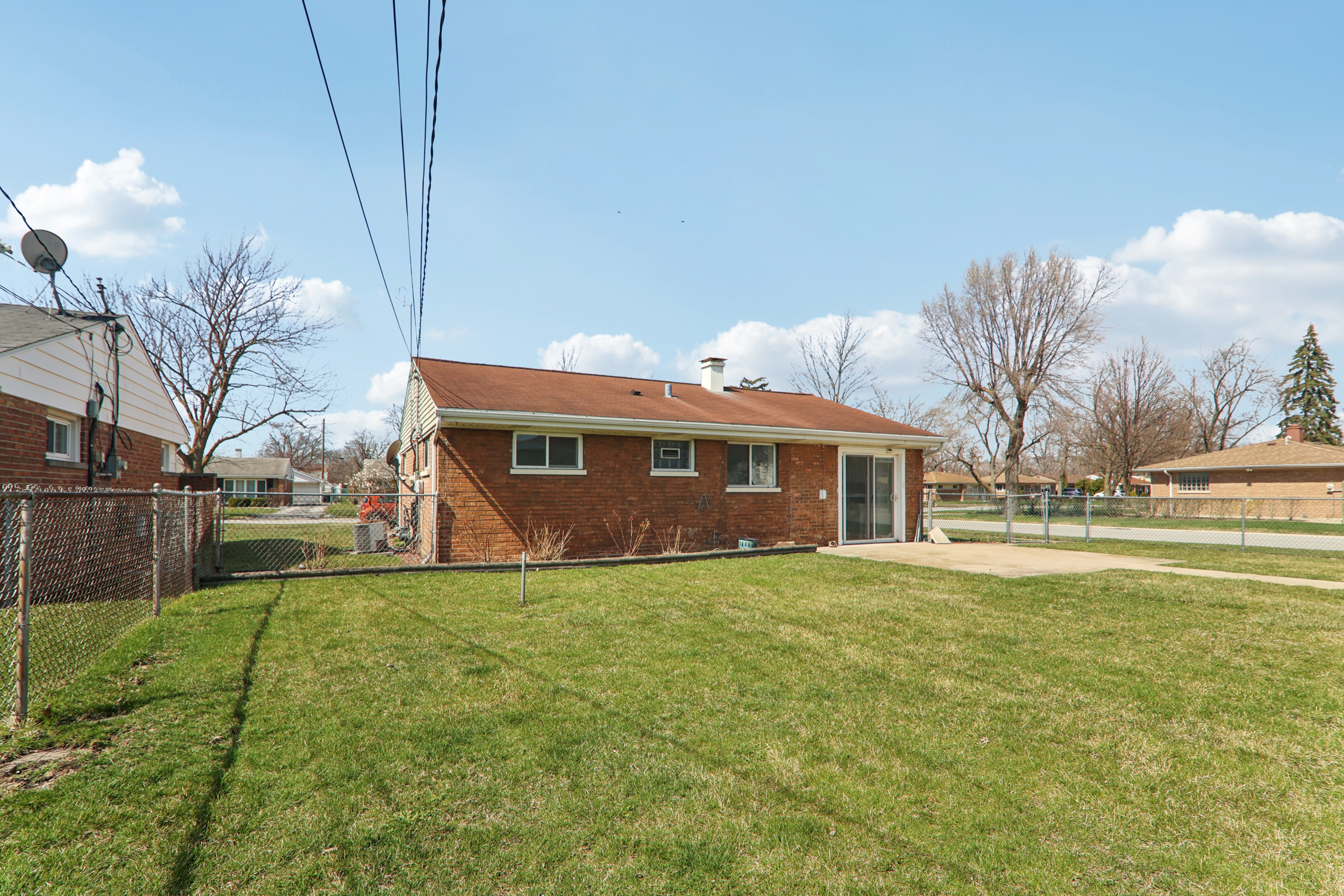 Photo 11 of 30 of 17303 Greenbay Ave, Lansing, IL