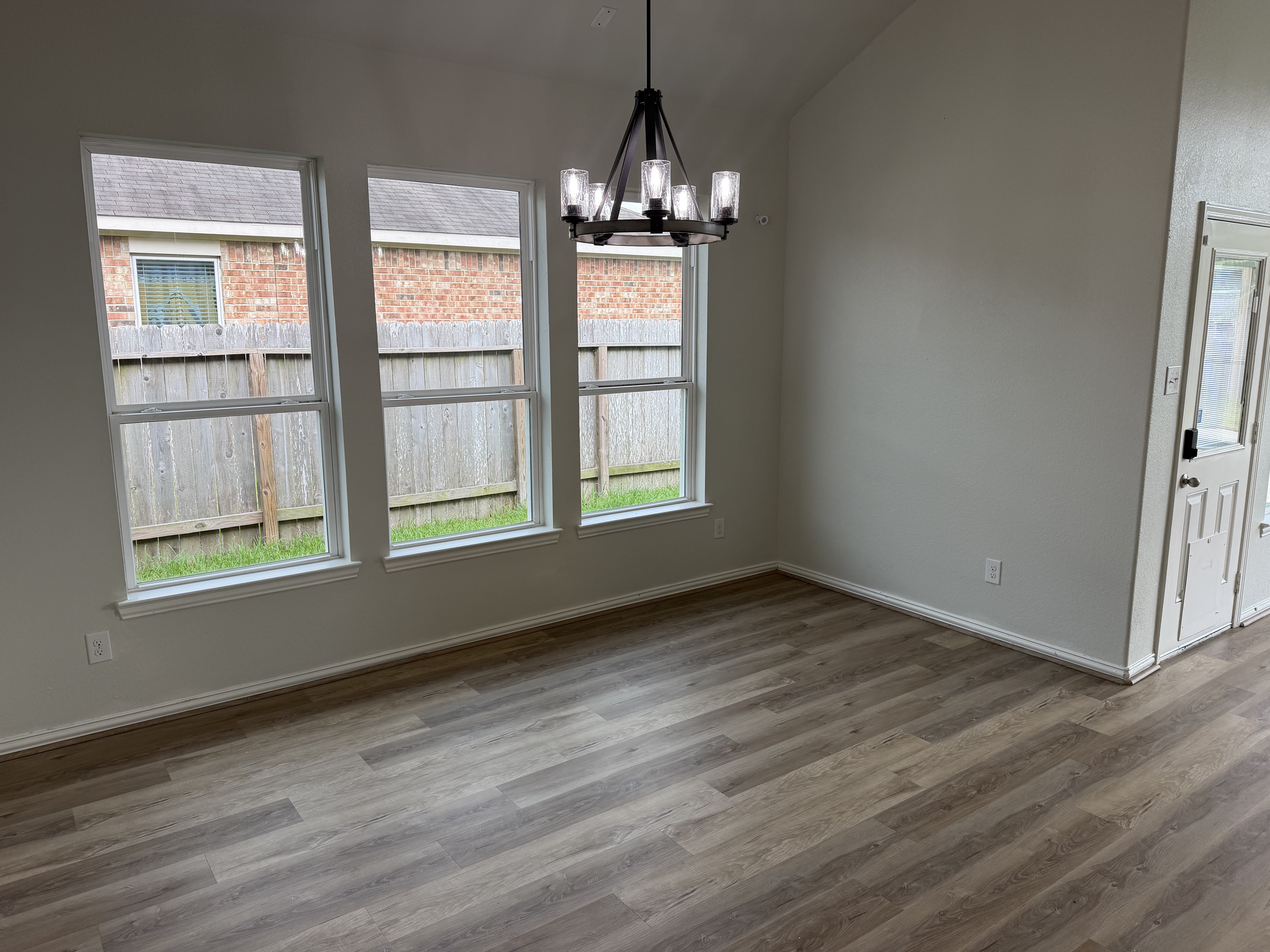 Photo 9 of 25 of 7820 Amber Ct, Texas City, TX