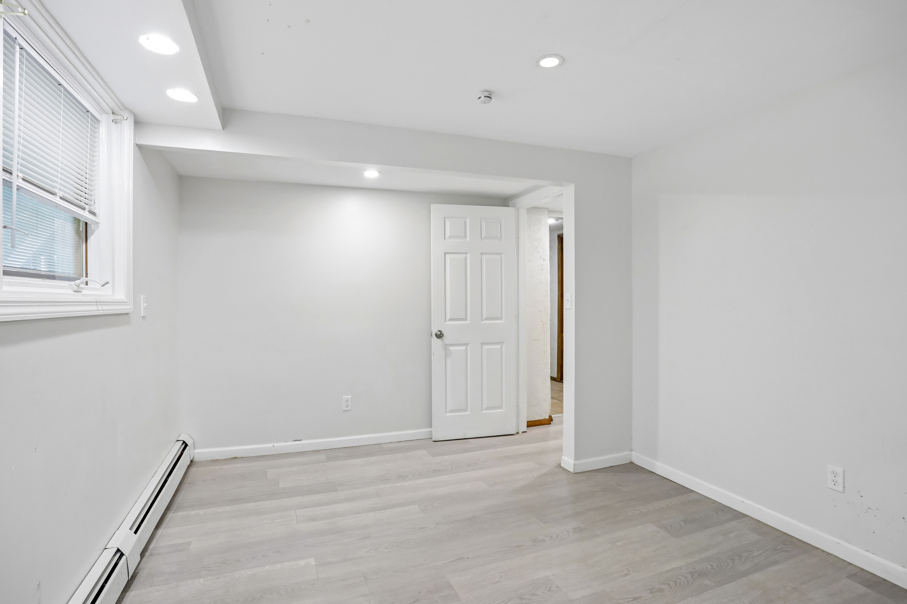 Photo 20 of 31 of 951 Haverstraw Rd, Suffern, NY