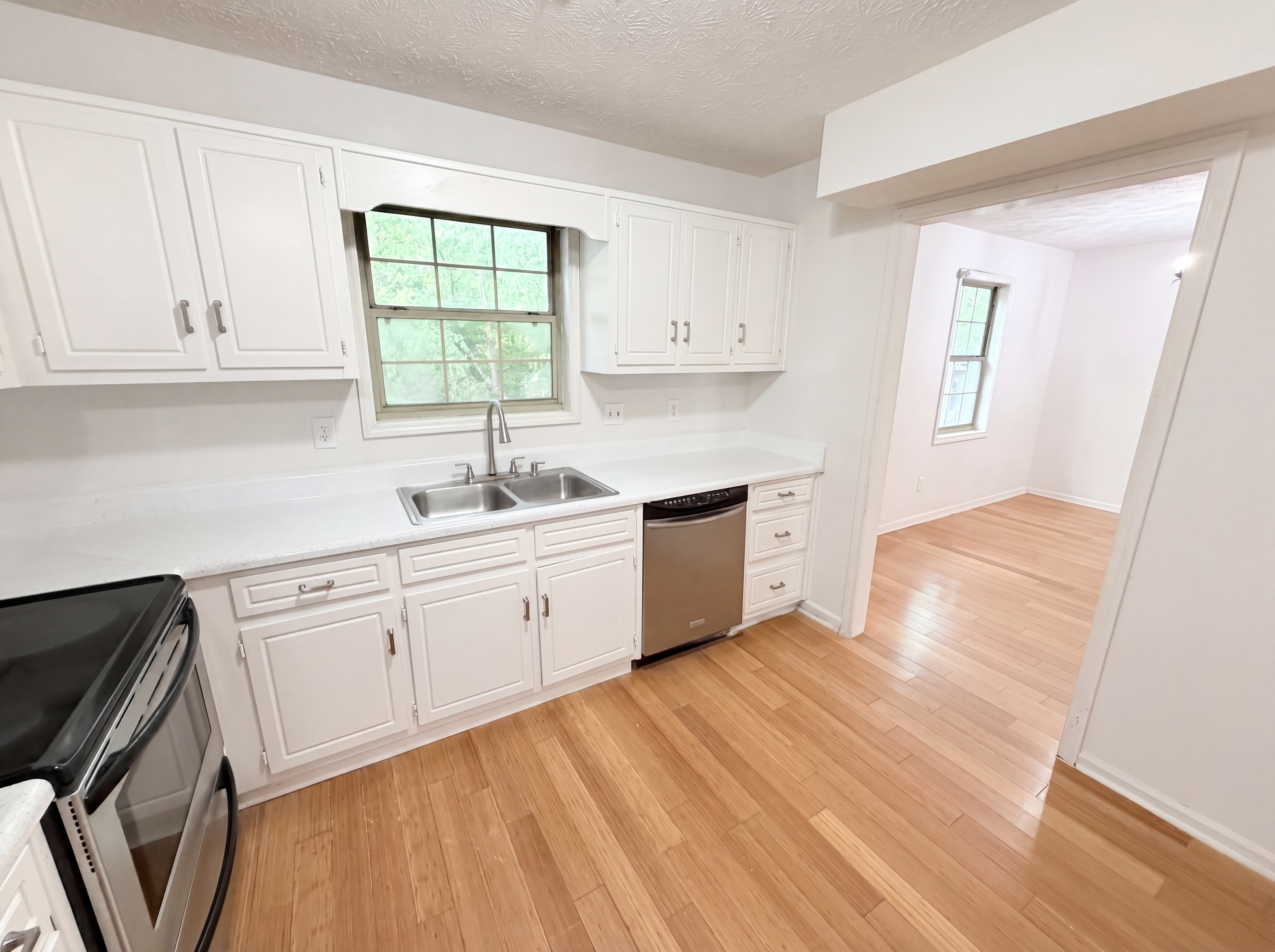 Photo 10 of 23 of 4558 Coopers Creek Pl SE, Smyrna, GA