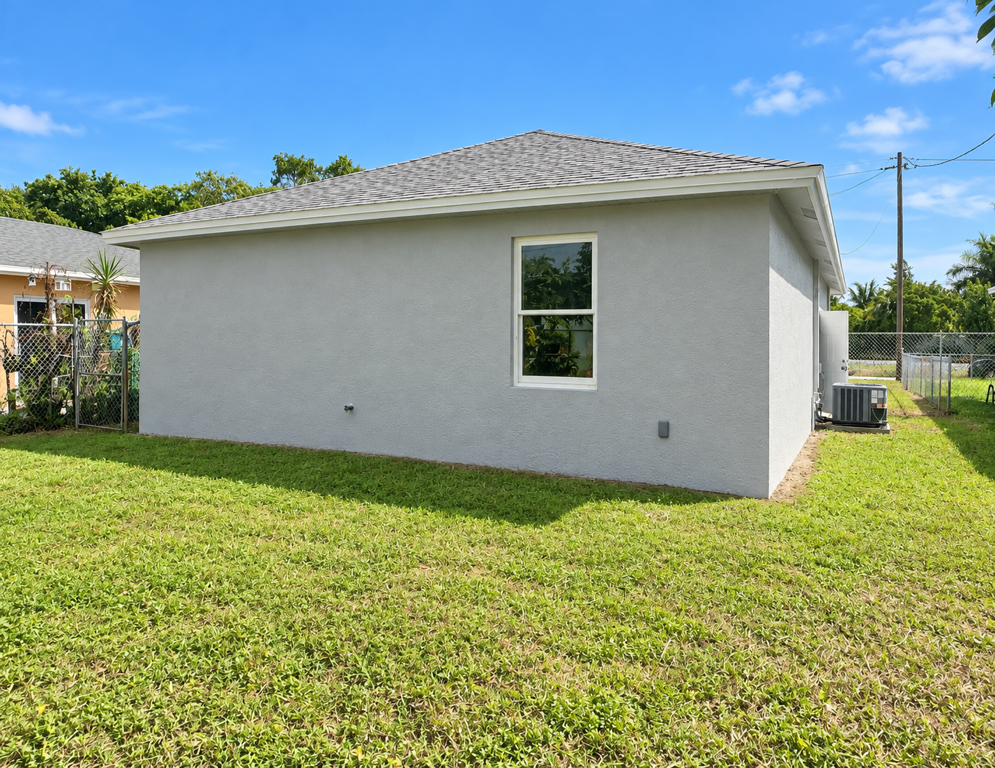 Photo 5 of 15 of 1295 N Railroad Ave, Boynton Beach, FL