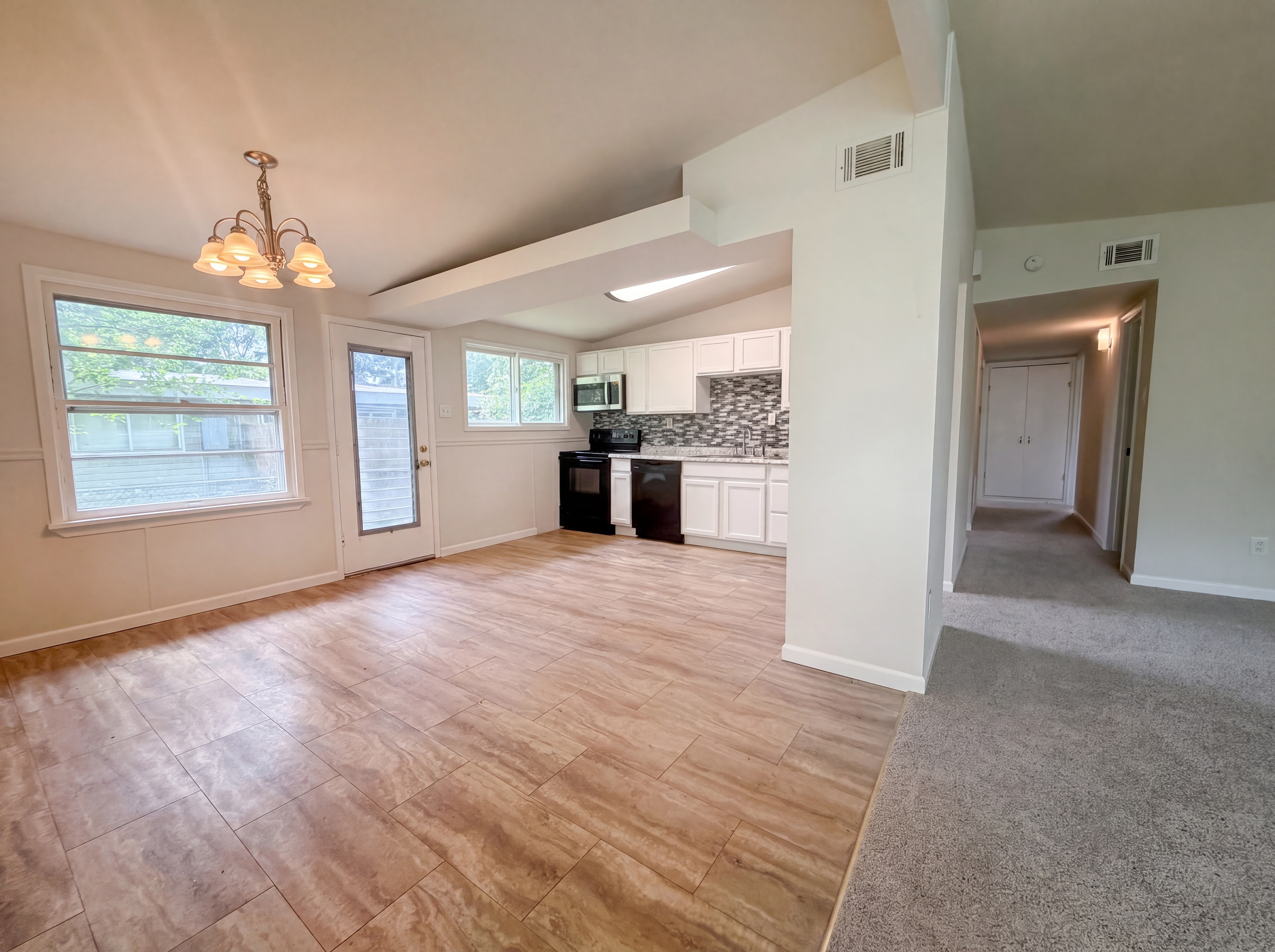 Photo 7 of 15 of 1015 Robinwood Dr, Florissant, MO
