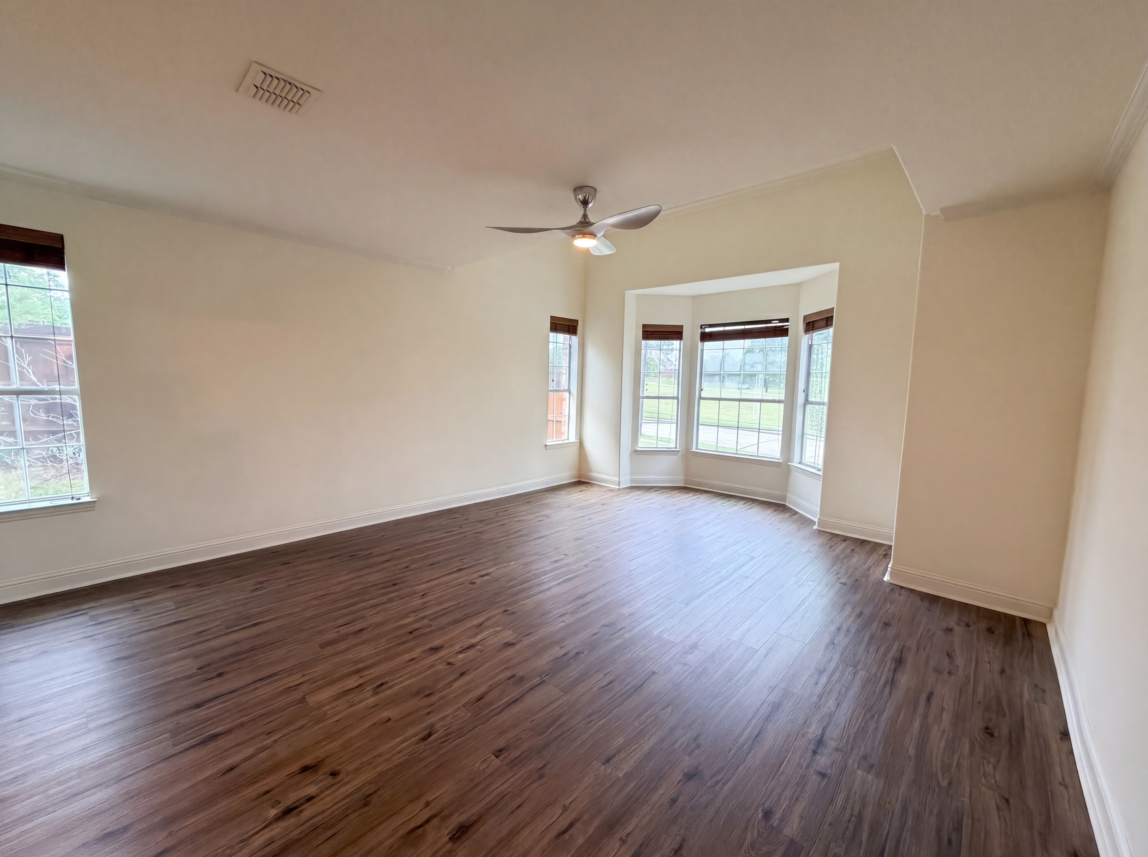 Photo 9 of 22 of 2446 Chesterfield Rd, Garland, TX