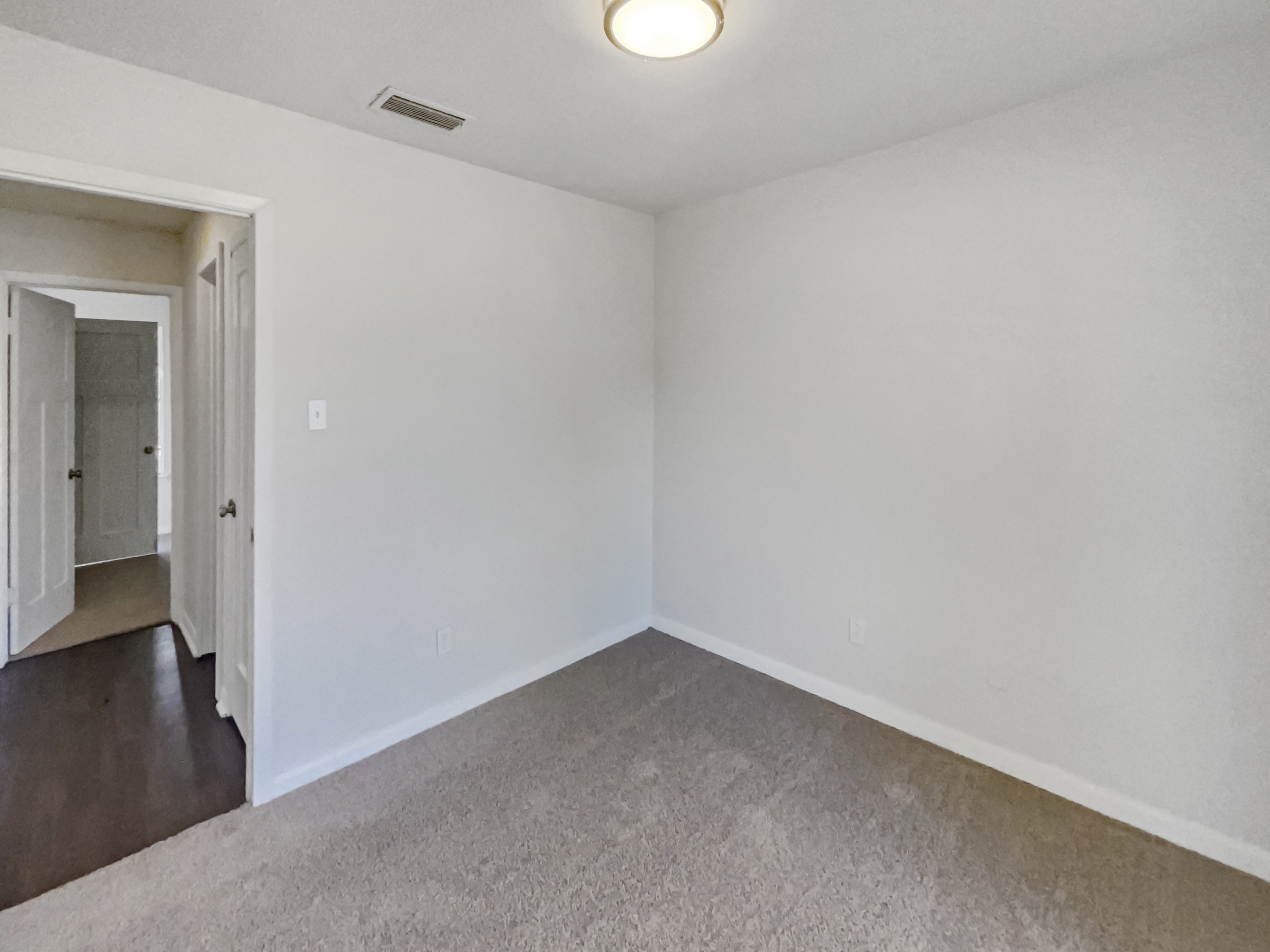 Photo 16 of 25 of 1426 Whiteoak Dr, Garland, TX