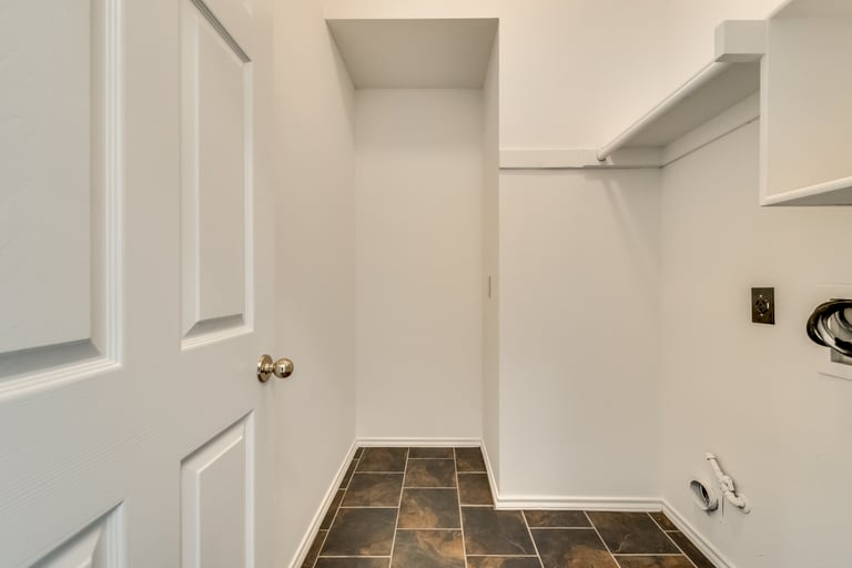 Photo 11 of 29 - 1003 Bonanza Dr, Arlington, TX 76001