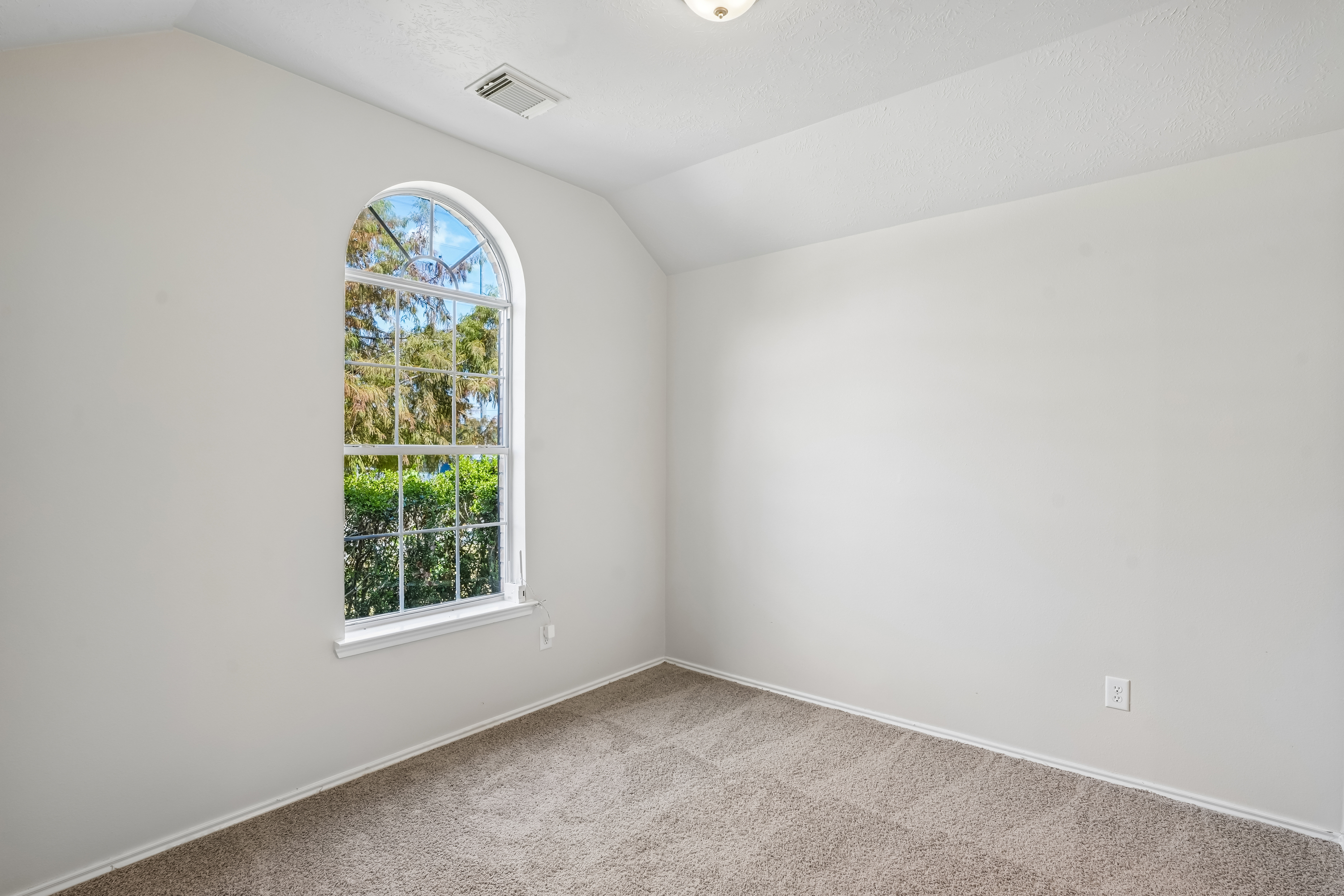 Photo 23 of 37 of 10710 Laurelton Ct, Humble, TX