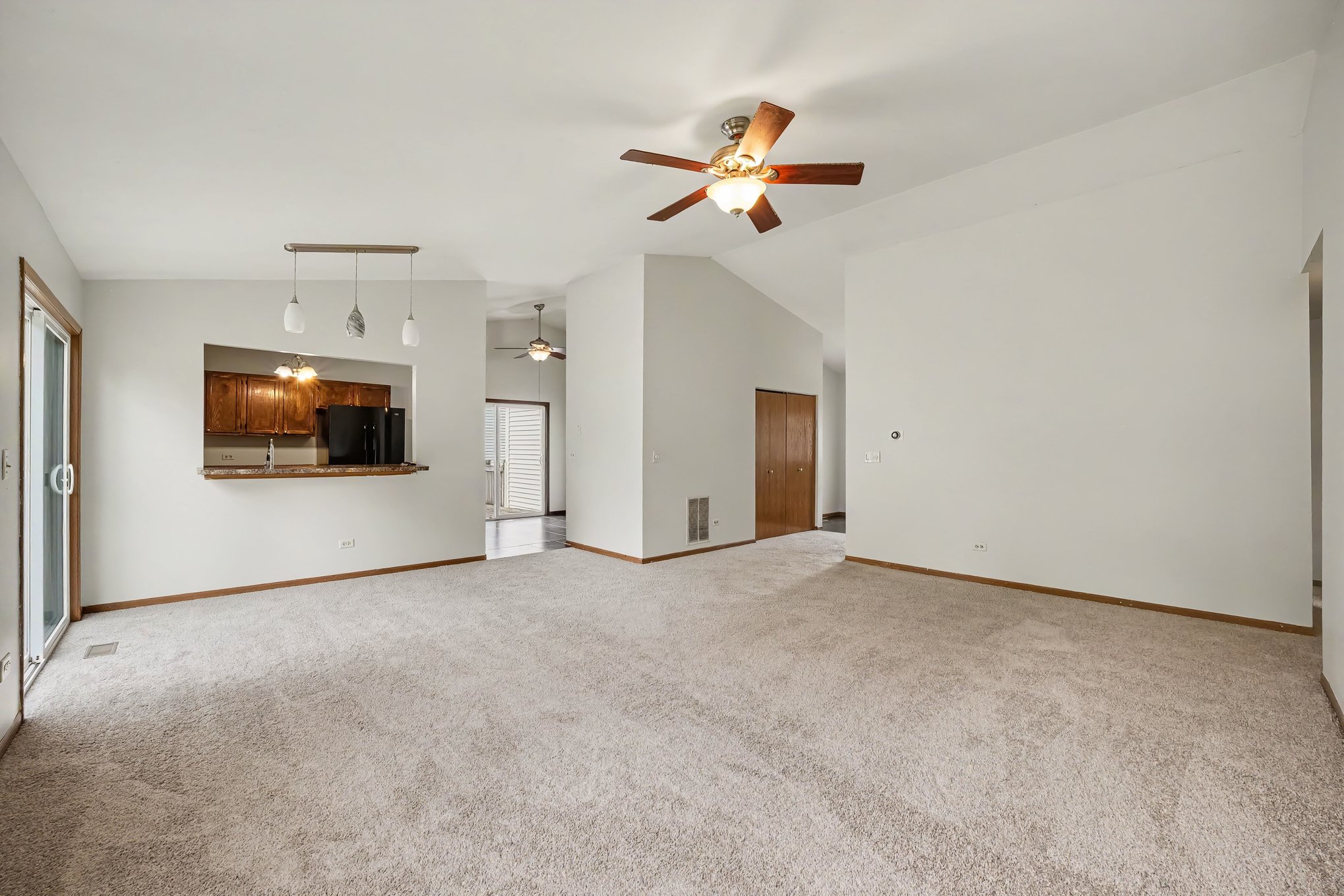 Photo 3 of 16 of 3512 Portsmouth Dr, Zion, IL