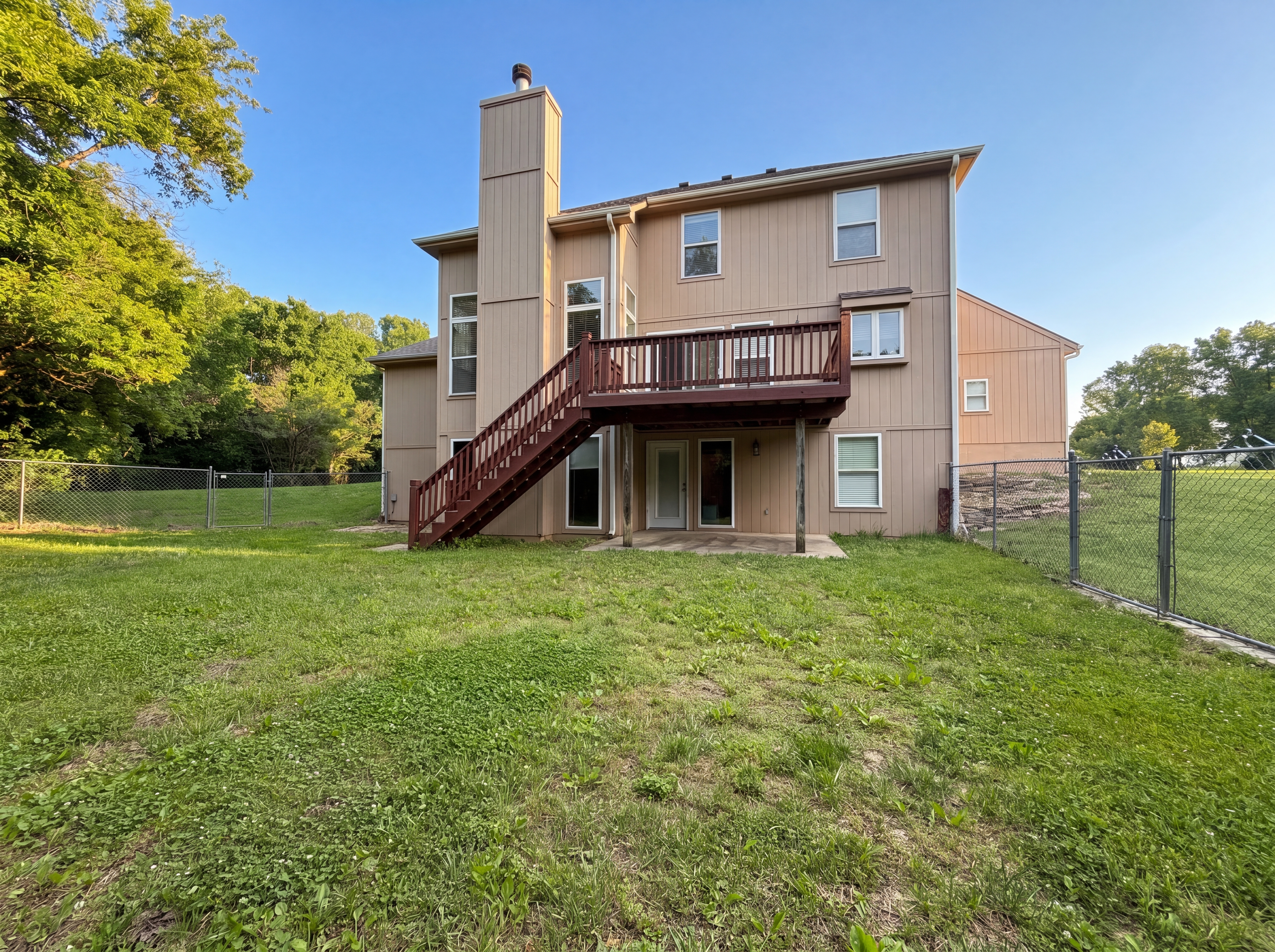 Photo 5 of 22 of 23612 S Lucille Ln, Peculiar, MO
