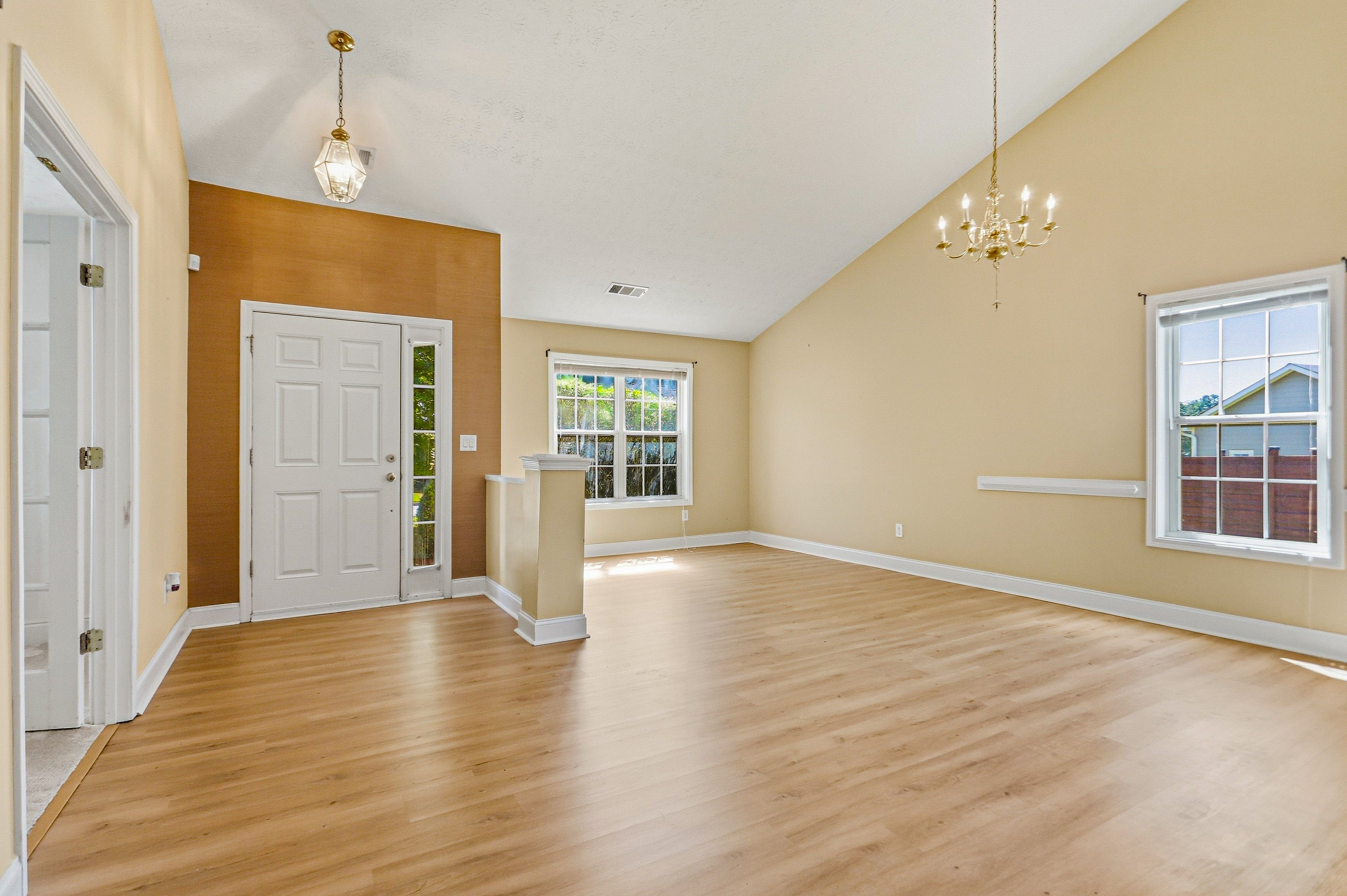 Photo 8 of 18 of 2414 Caneridge Pt SW, Marietta, GA