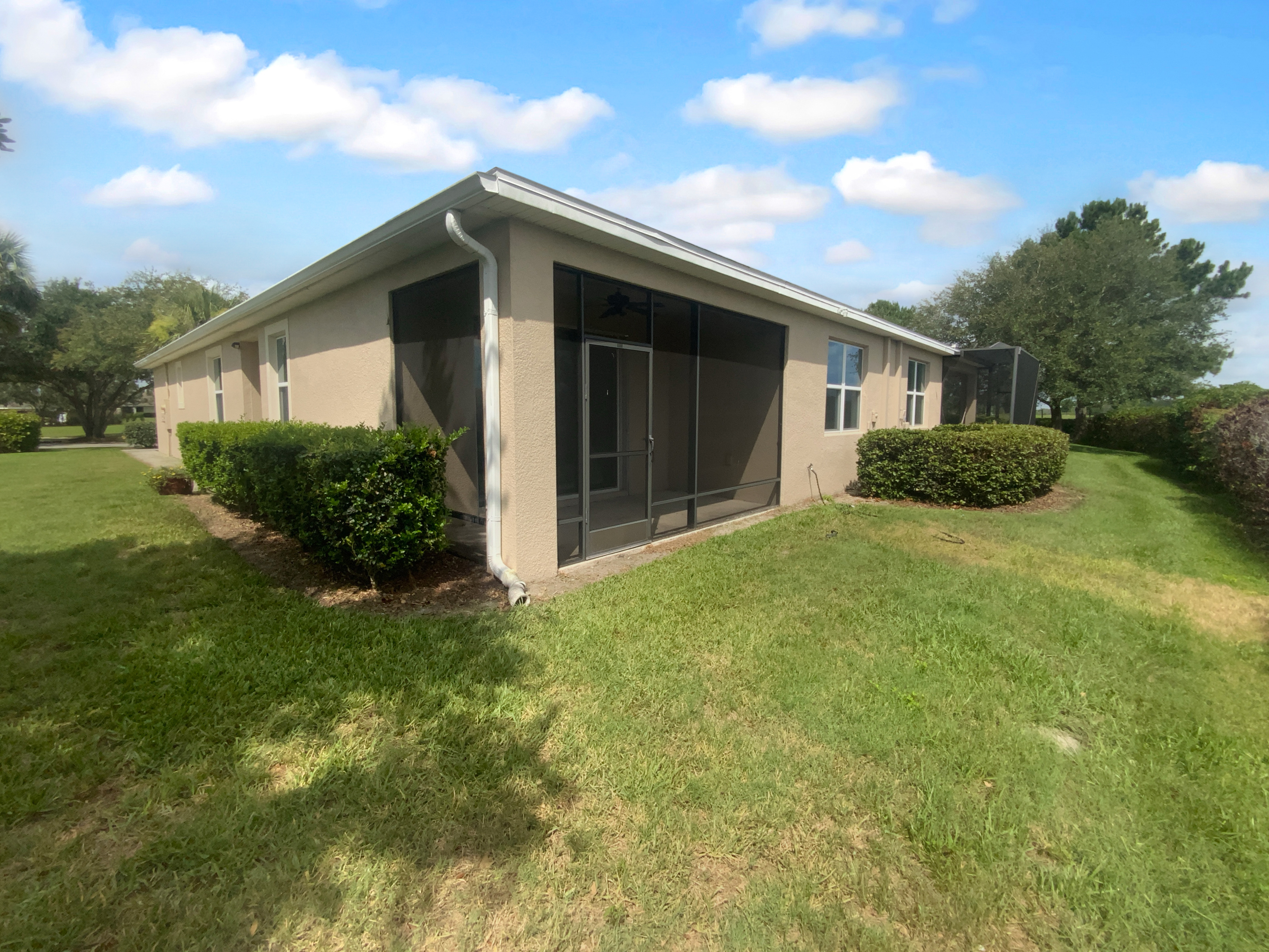 Photo 10 of 25 of 33083 Windelstraw Dr, Wesley Chapel, FL