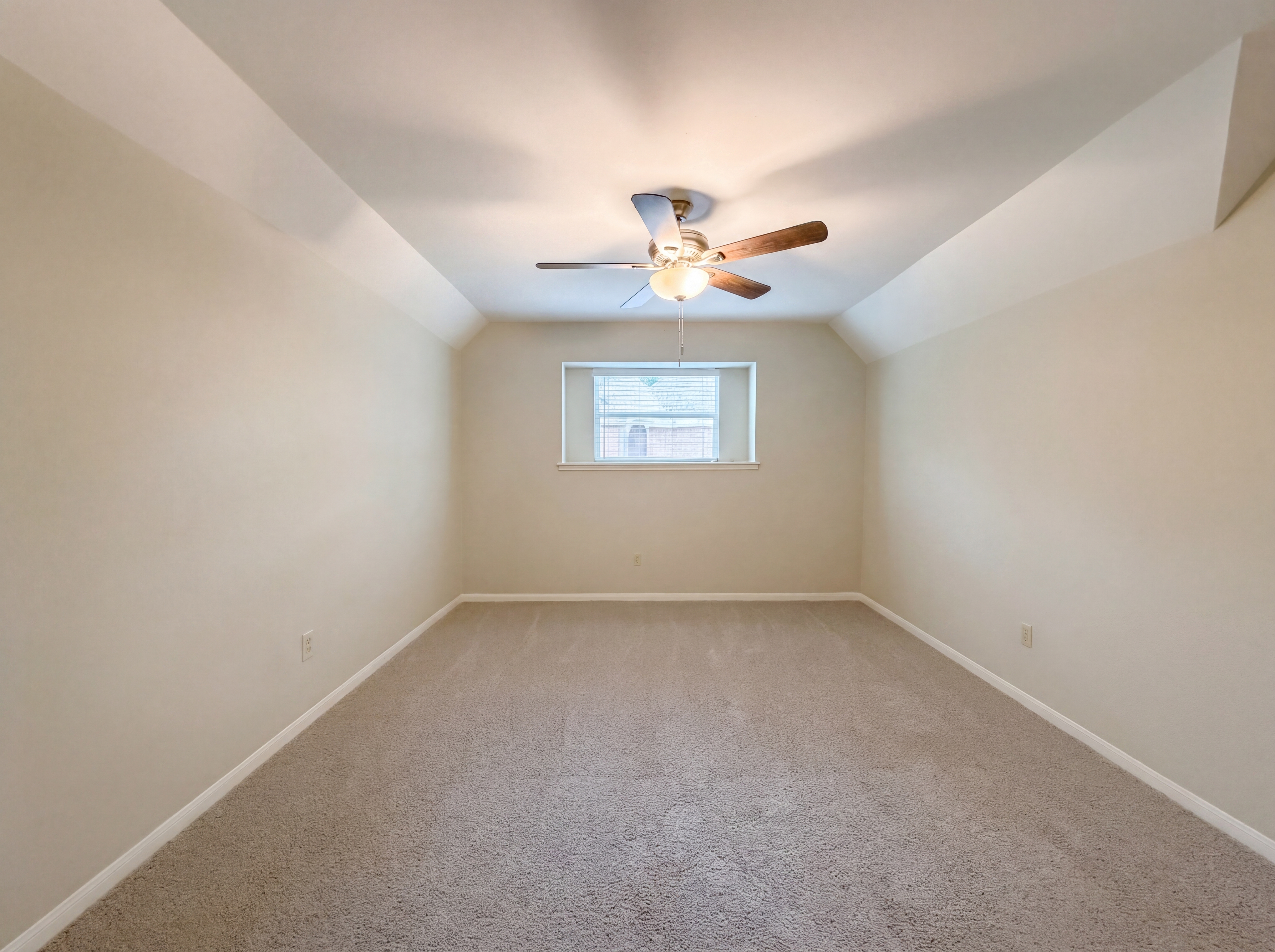 Photo 17 of 26 of 17406 Ridge Top Dr, Houston, TX