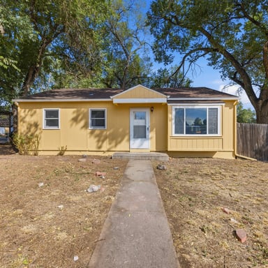 Property photo 2 of 412 Lynn Ave