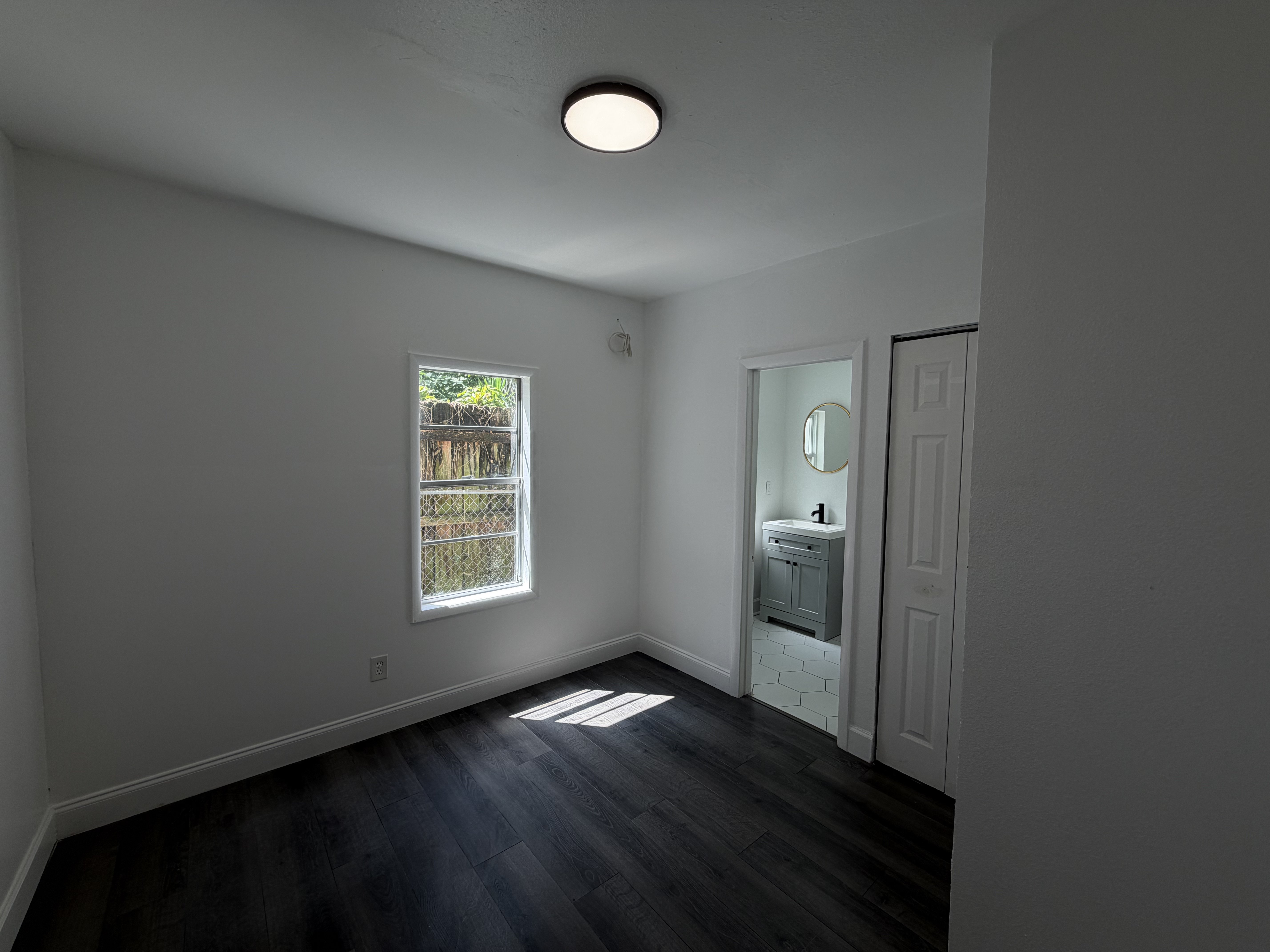 Photo 11 of 15 of 212 W Hiawatha St, Tampa, FL