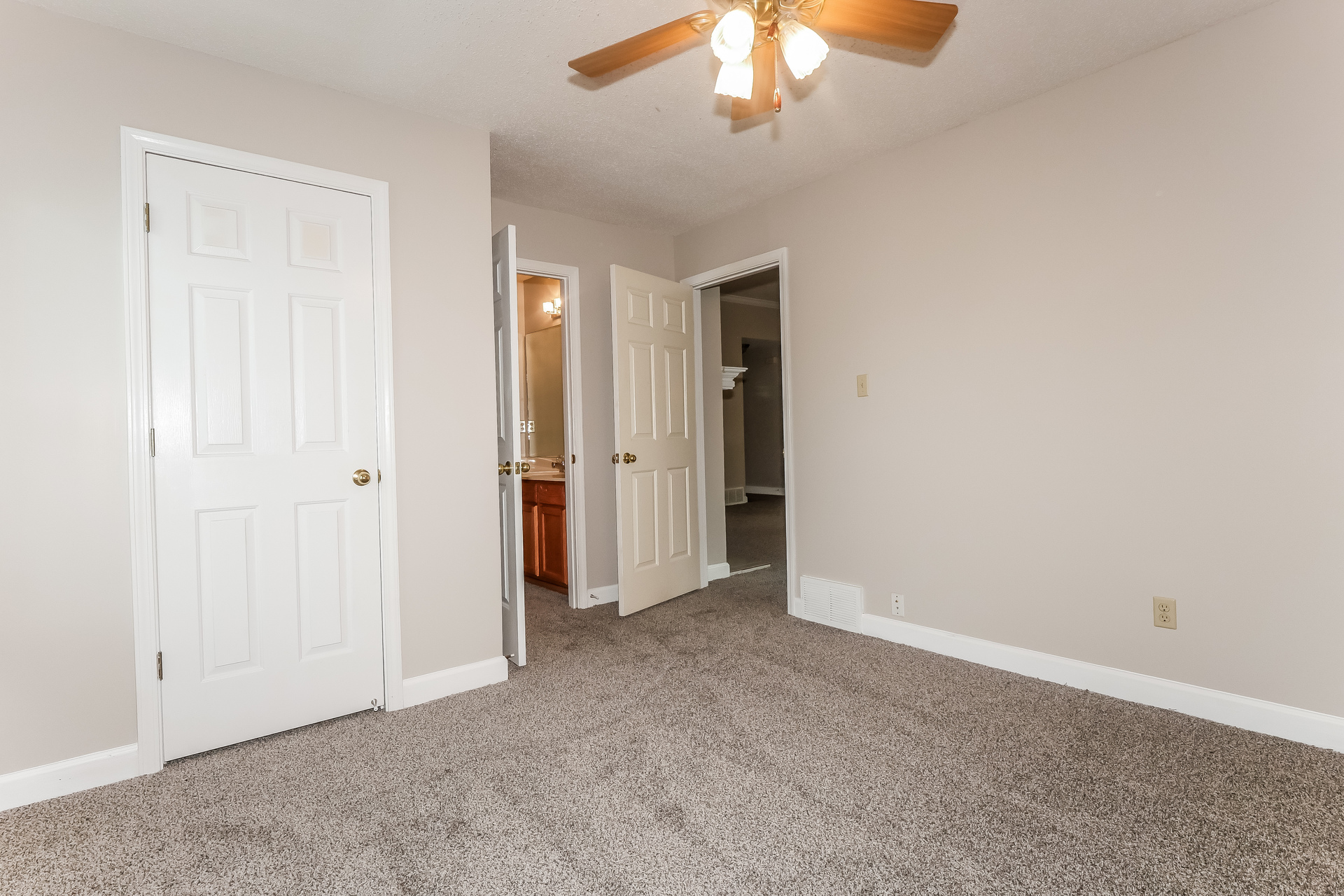 Photo 15 of 21 of 4635 Shadow Field Ln, Bartlett, TN