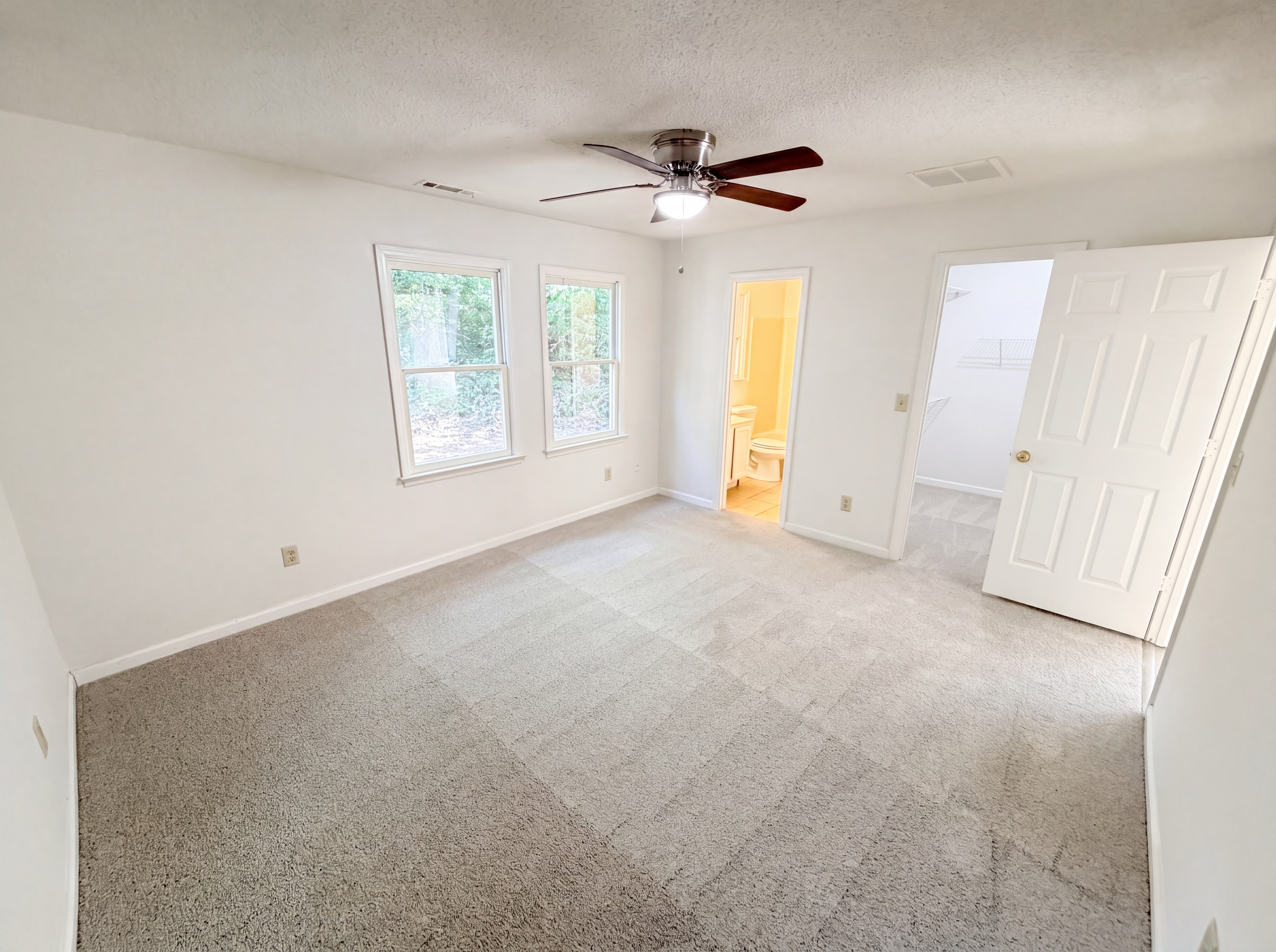 Photo 4 of 26 of 1150 Magnolia Way SE, Smyrna, GA