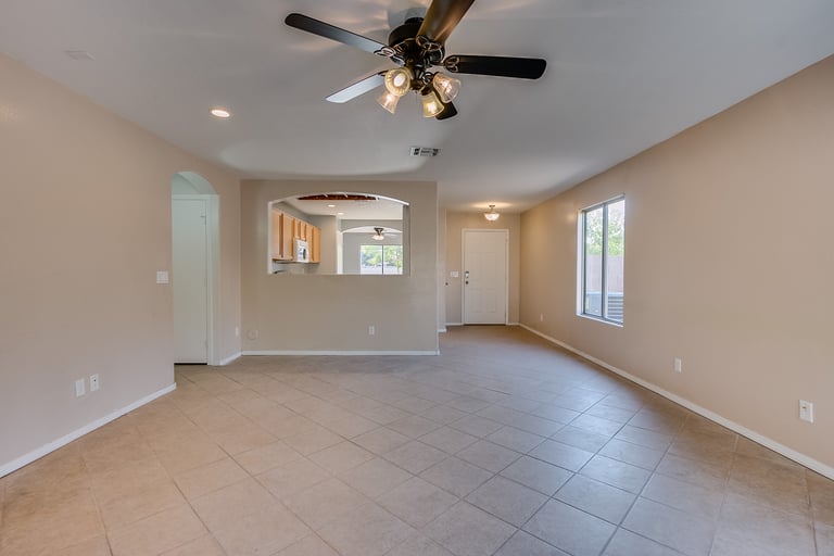 Photo 3 of 25 - 7010 S 24th Ln, Phoenix, AZ 85041
