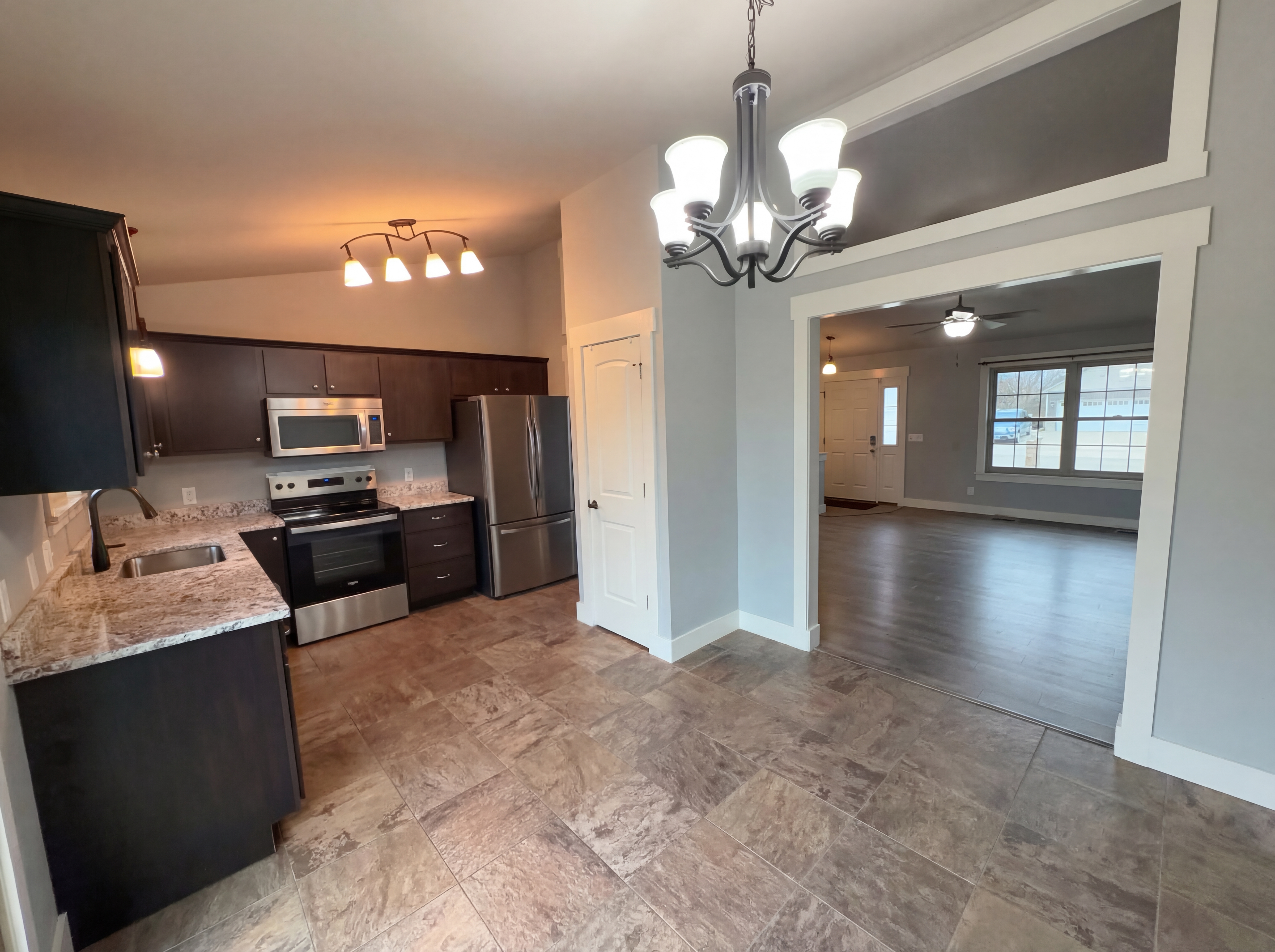 Photo 12 of 24 of 119 Albany Manor Dr, Wentzville, MO