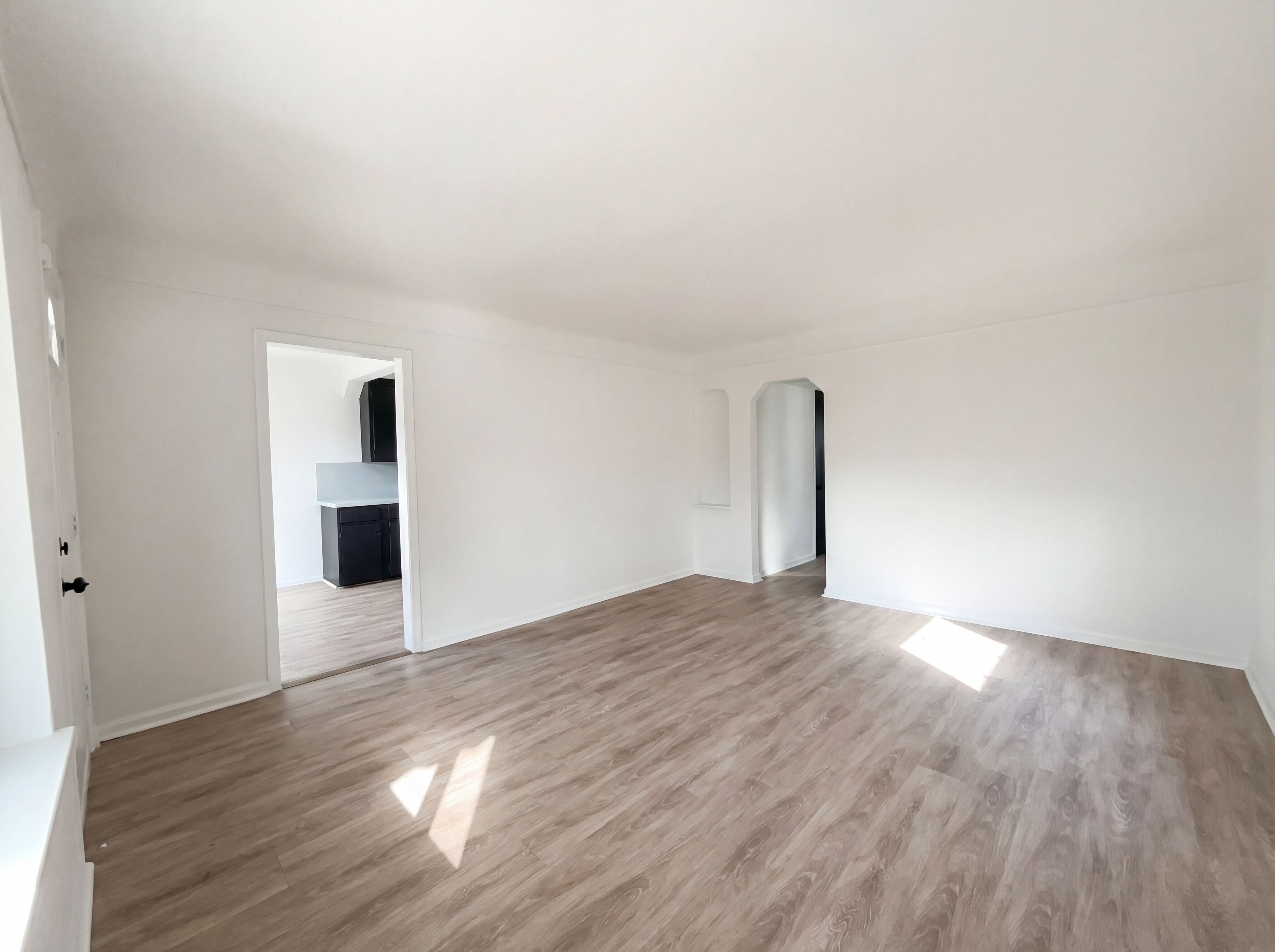 Photo 6 of 16 of 24610 Parklawn St, Oak Park, MI