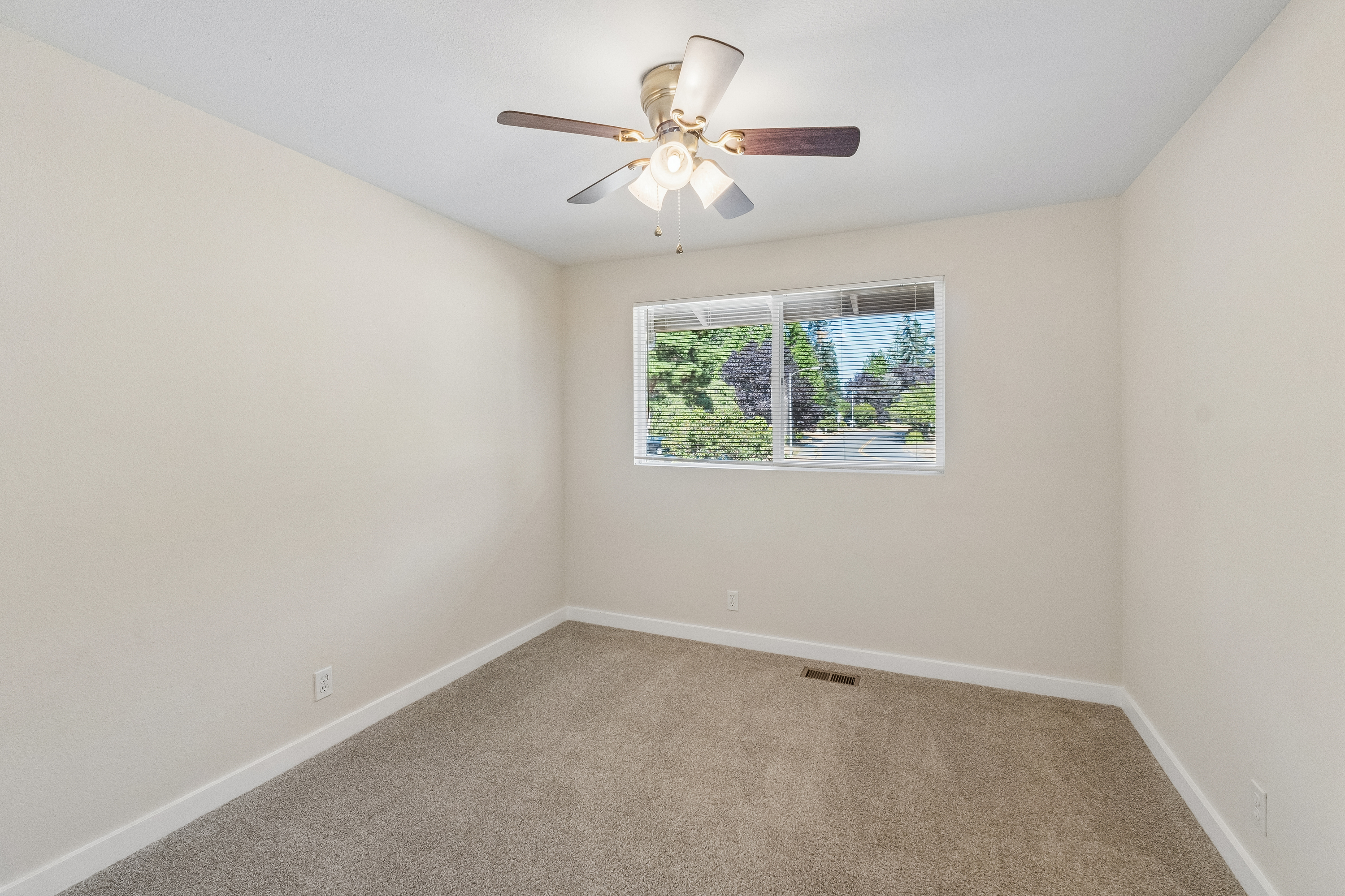 Photo 23 of 35 of 11125 NE 129th St, Kirkland, WA
