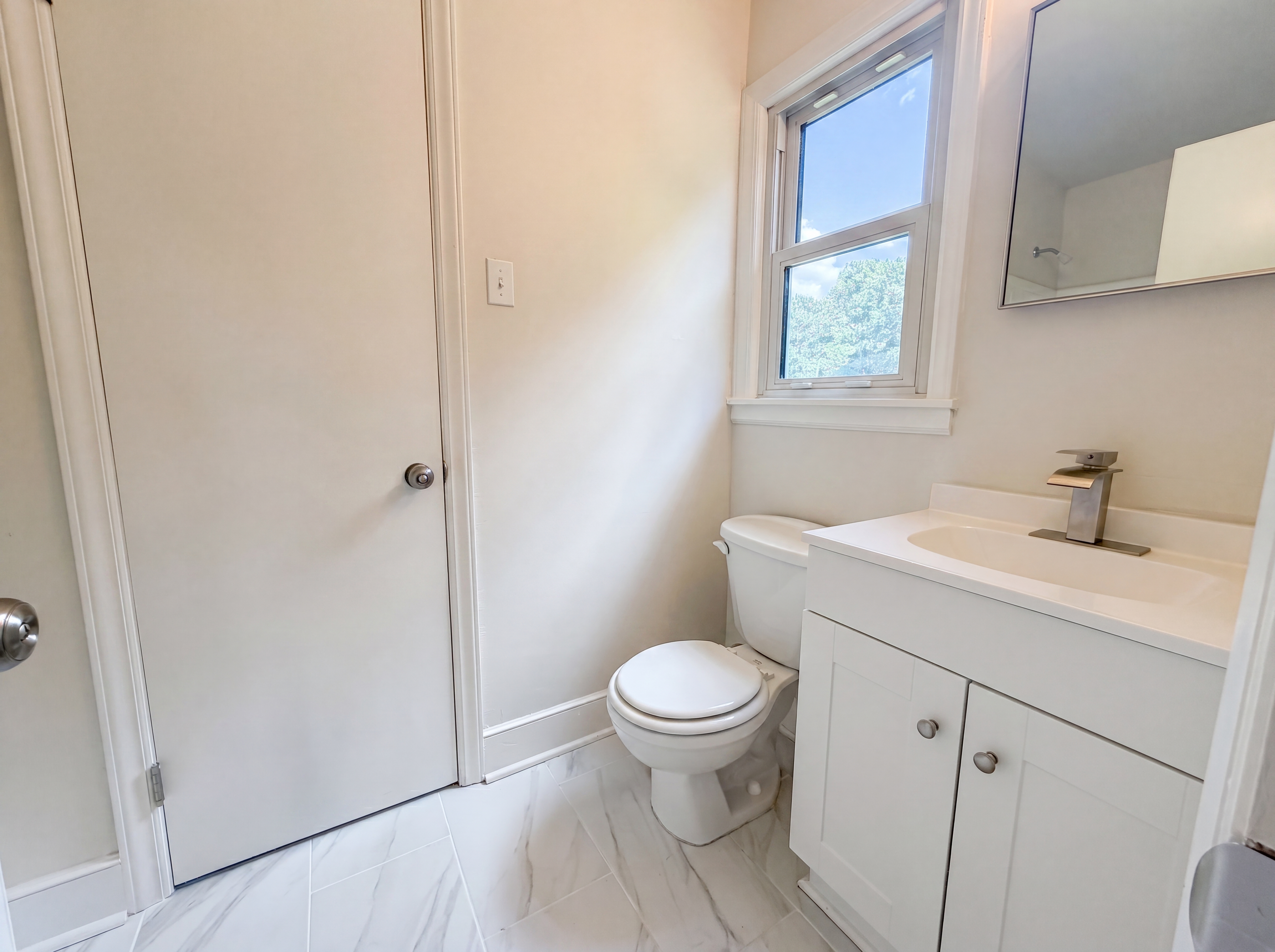 Photo 13 of 17 of 1911 Amberhill Ln, Charlotte, NC