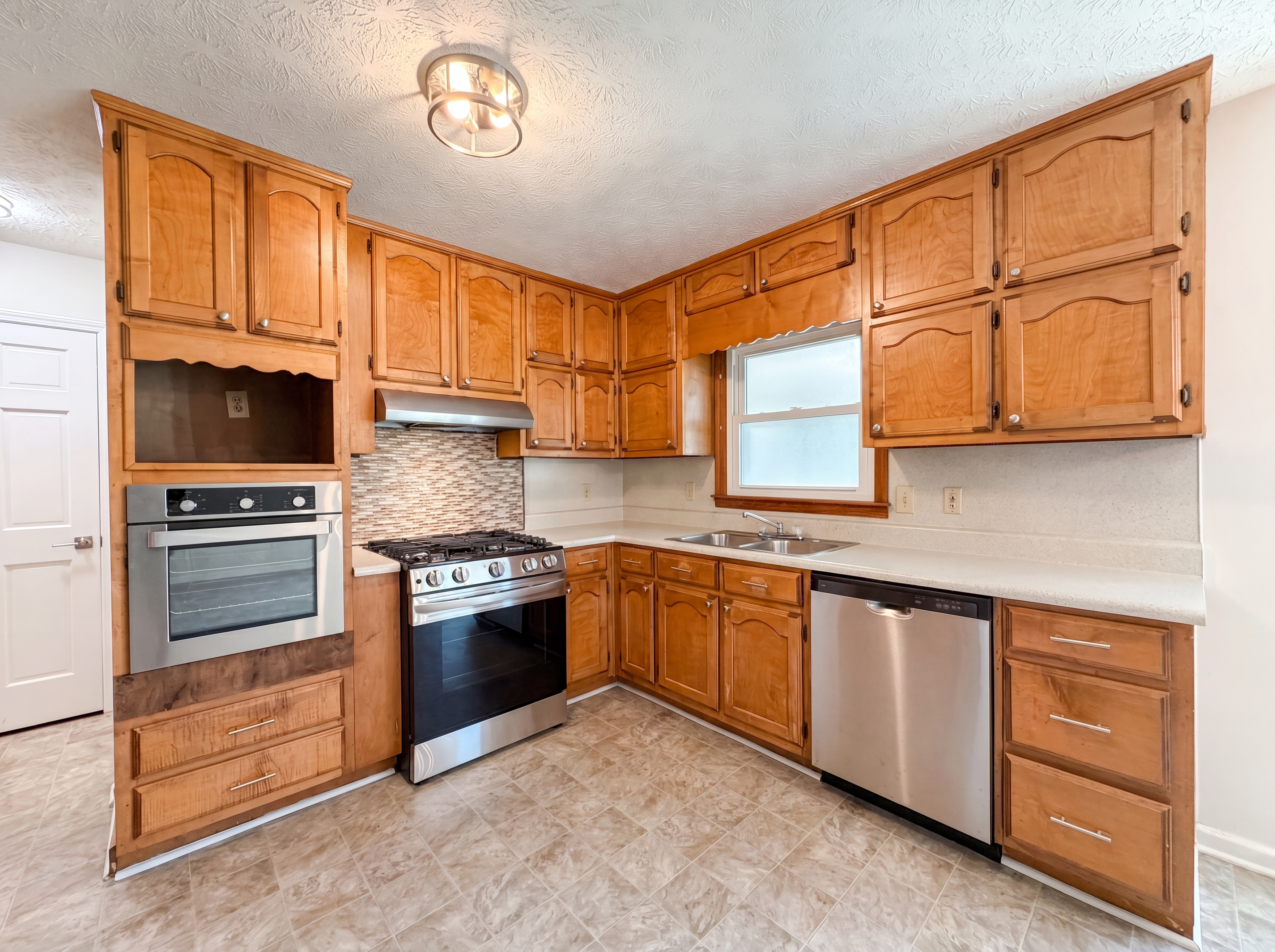 Photo 15 of 28 of 115 Briarwood Pl, Stockbridge, GA