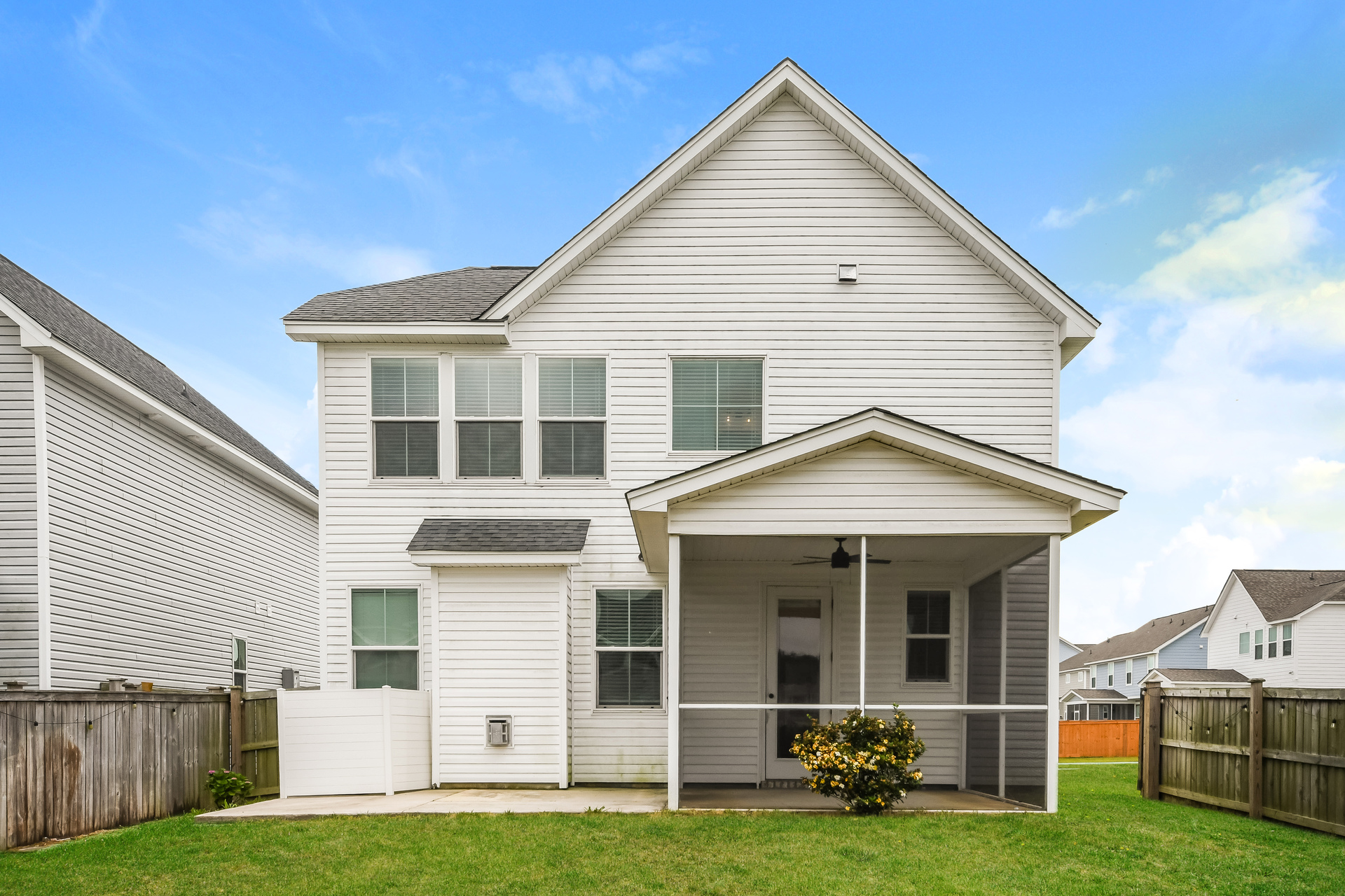 Photo 5 of 22 of 704 Sportsman Rd, Moncks Corner, SC
