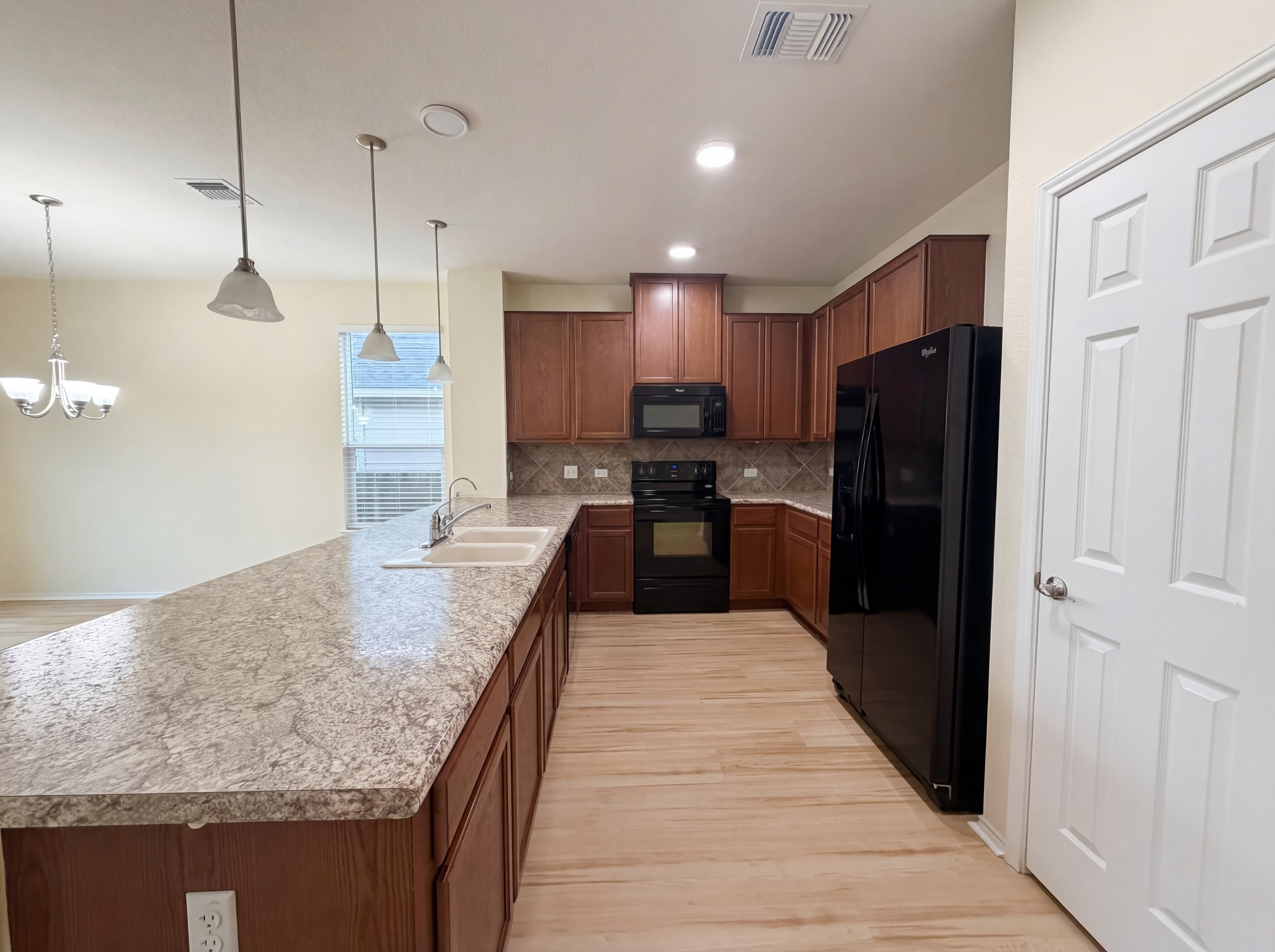 Photo 2 of 17 of 9018 Lonesome Oak Dr, Temple, TX