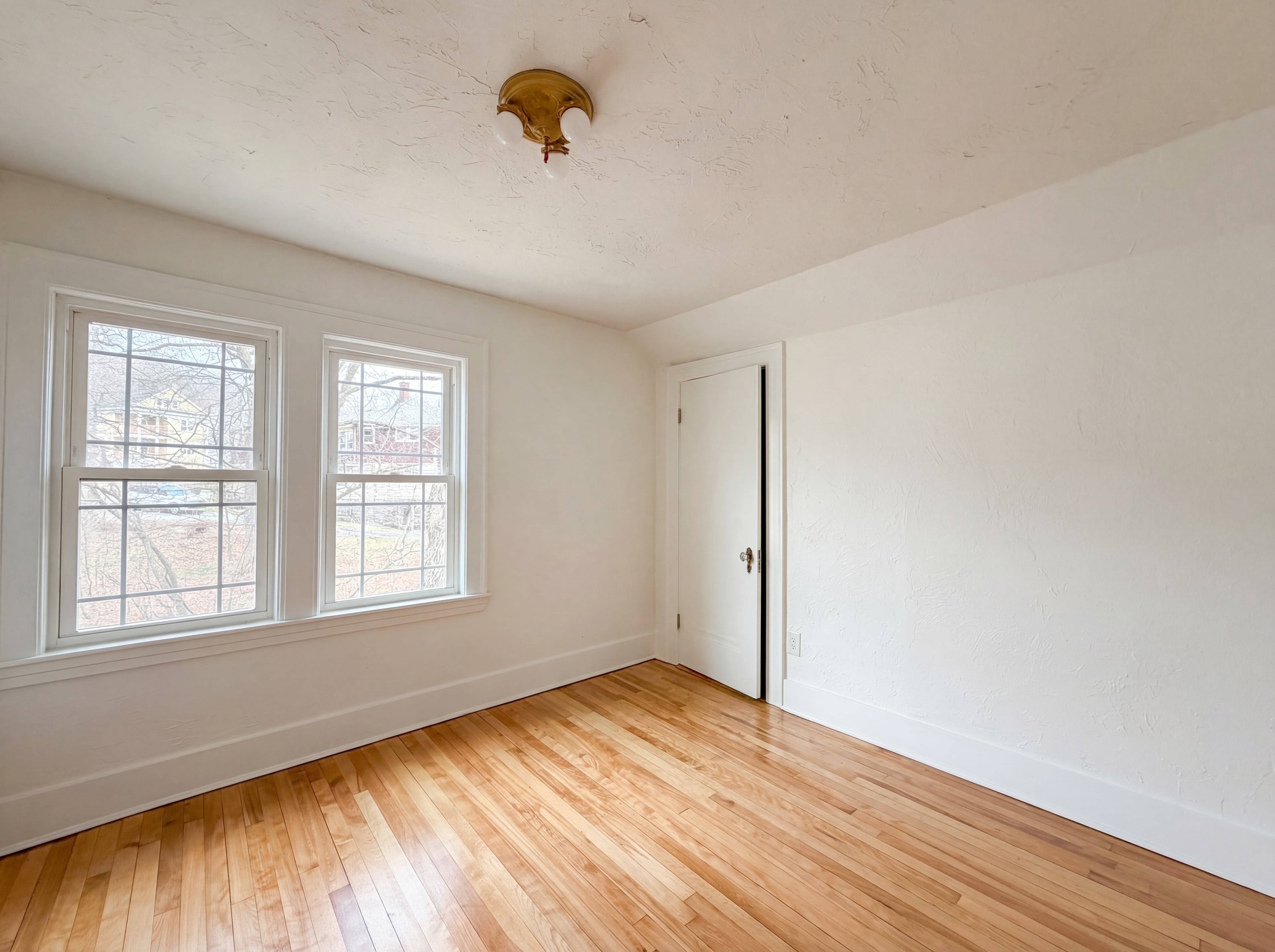 Photo 10 of 21 of 10 Perrot St, Worcester, MA